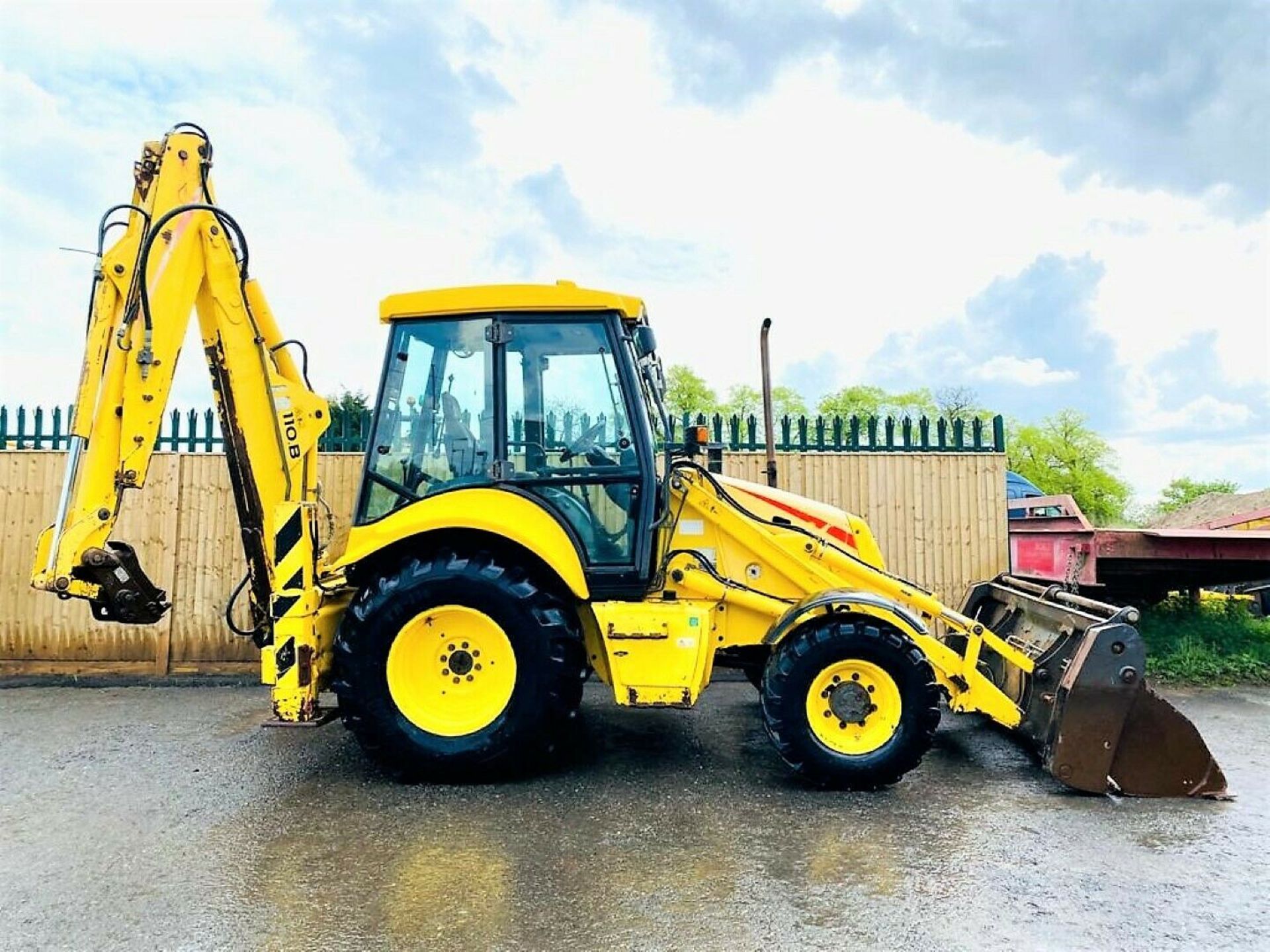 New Holland LB110B-4PT Backhoe Loader 2004