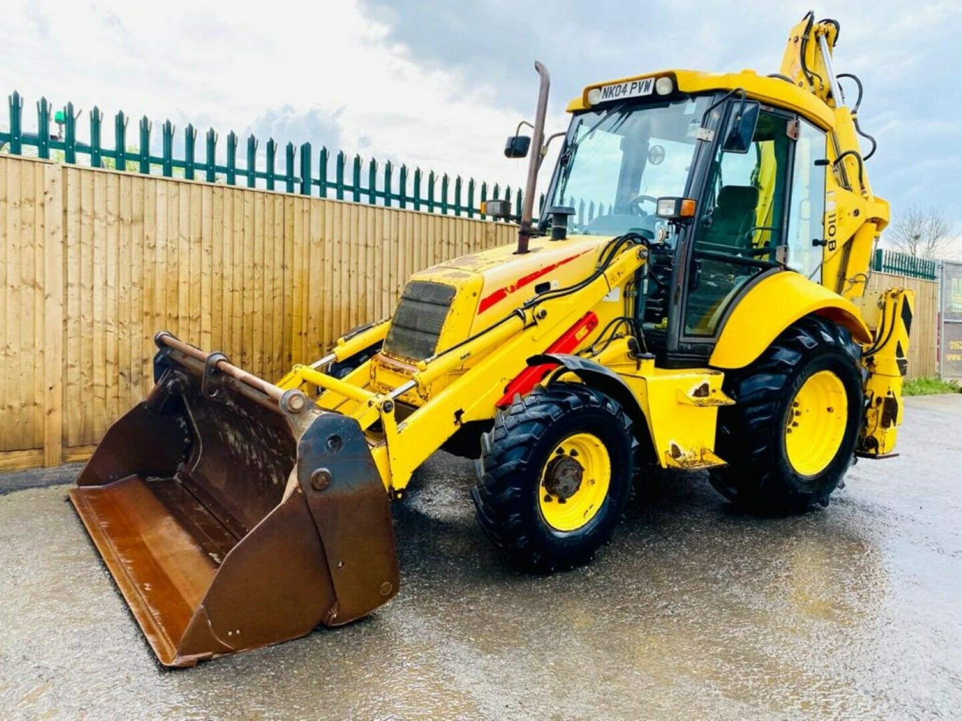 New Holland LB110B-4PT Backhoe Loader 2004 - Image 3 of 12