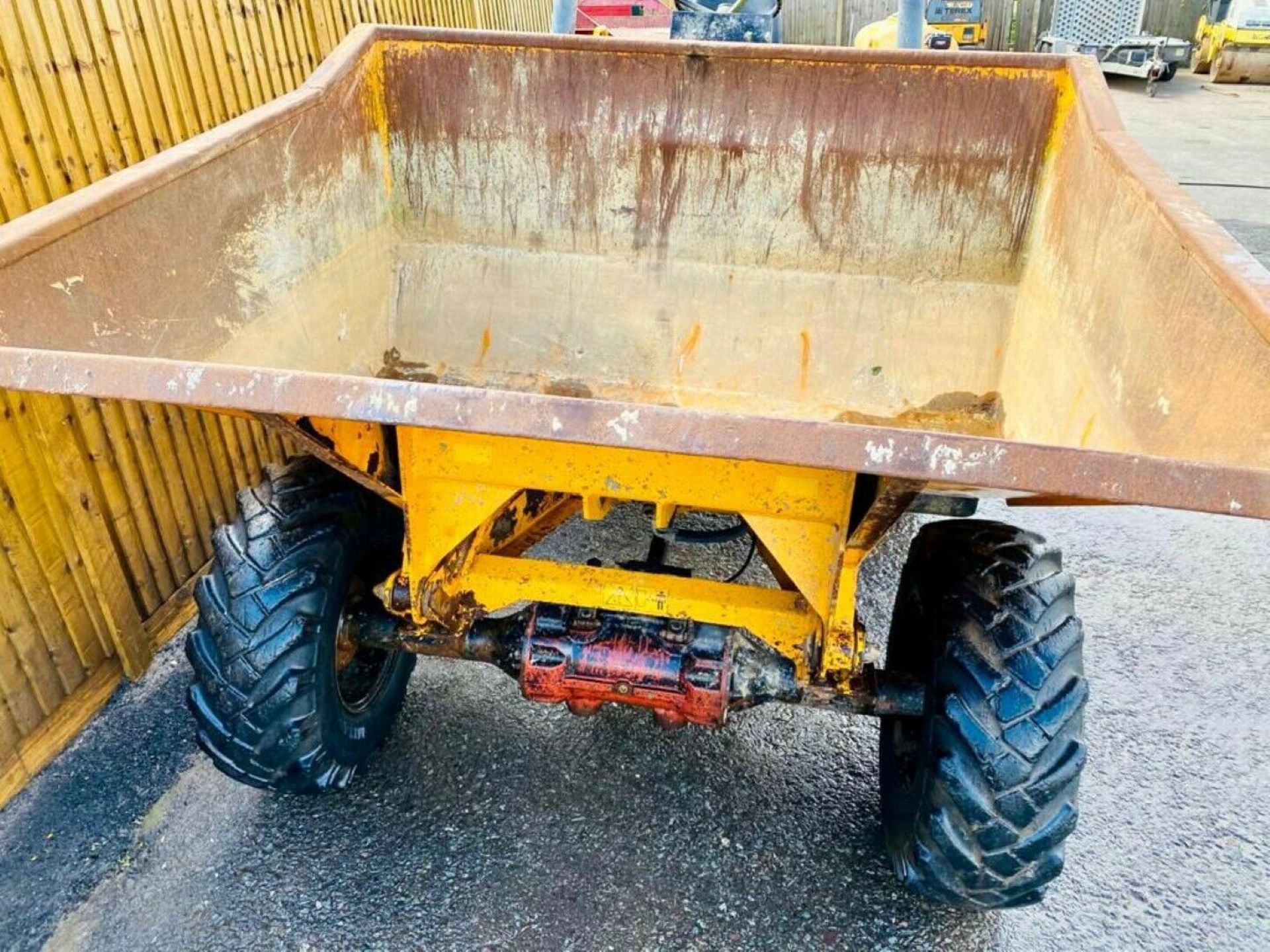 Benford 3 Ton Straight Tip Dumper 2003 - Image 8 of 12