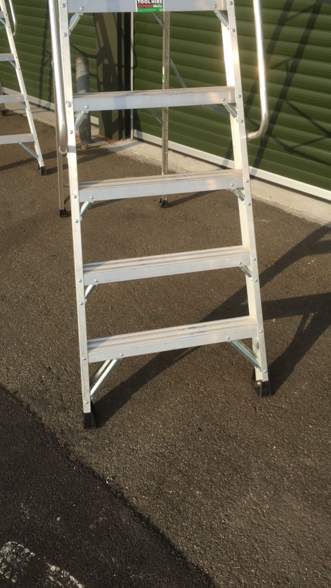 Clow Aluminium Podium Ladder - Image 3 of 4