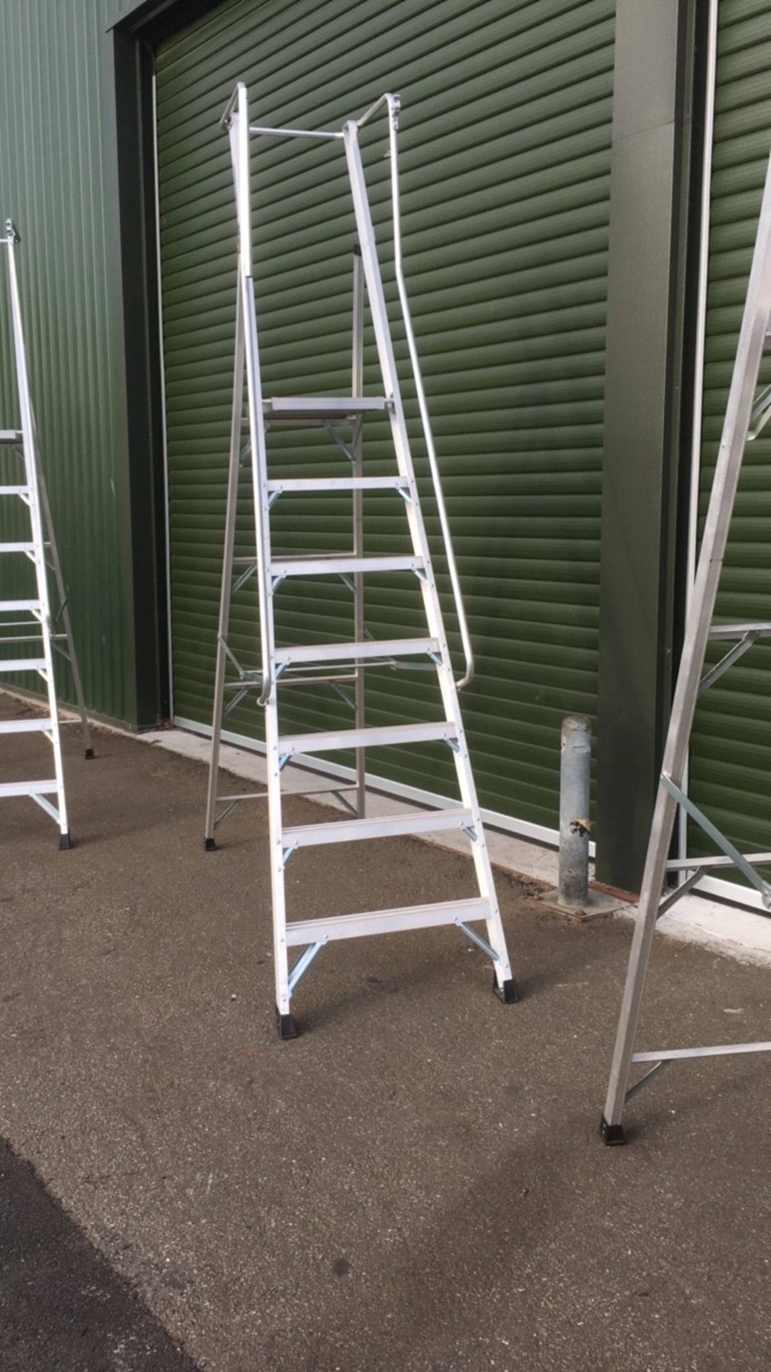 Clow Aluminium Podium Ladder - Image 2 of 5