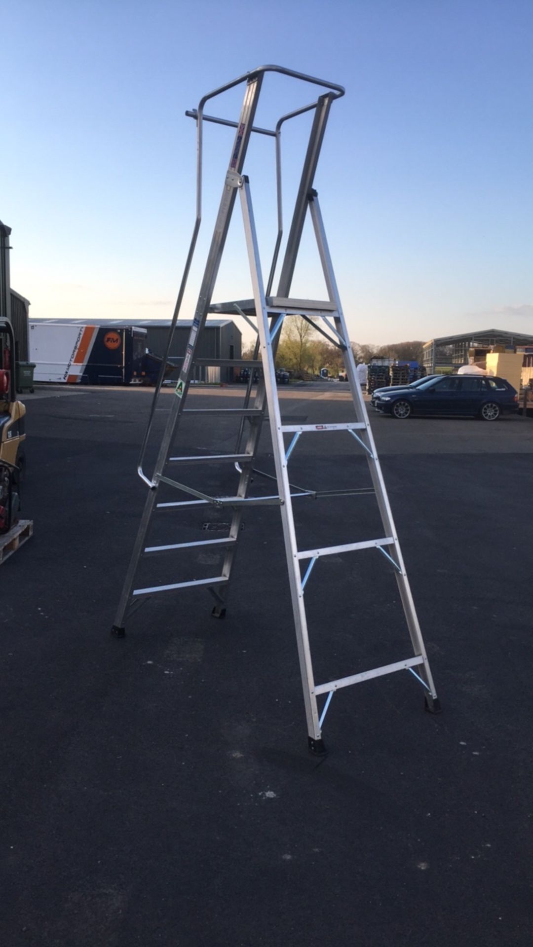 Clow Aluminium Podium Ladder - Image 5 of 5