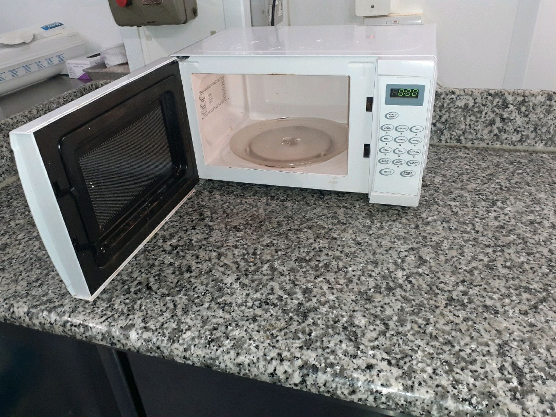 Microwave oven - Image 2 of 2