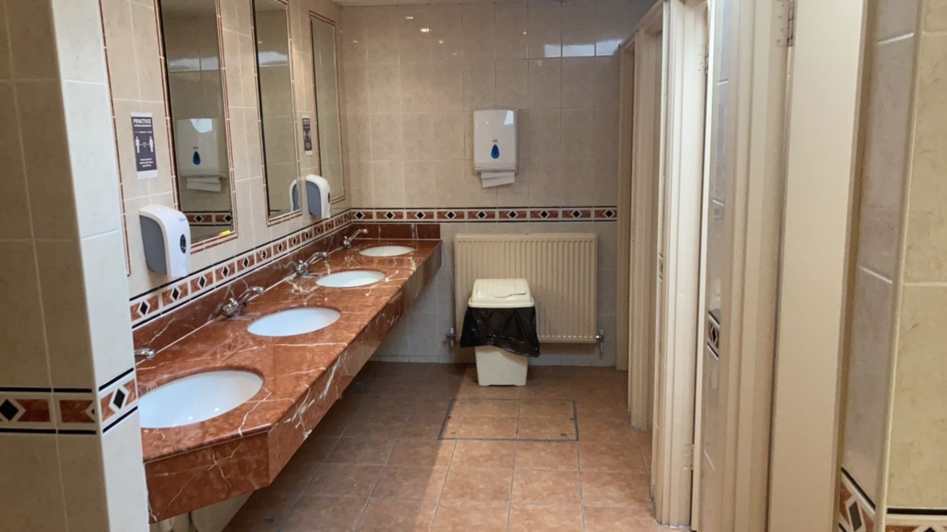 Ladies toilets - Image 6 of 6