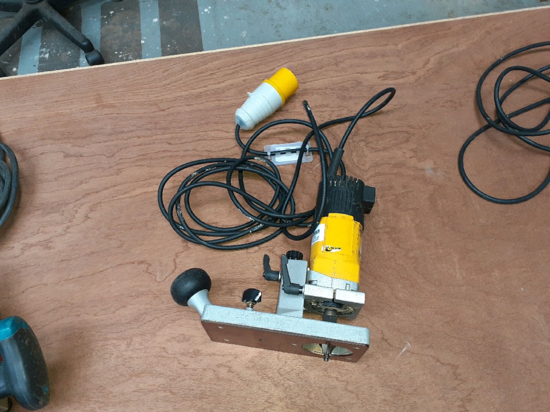 DeWalt router