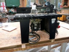 Router table and router