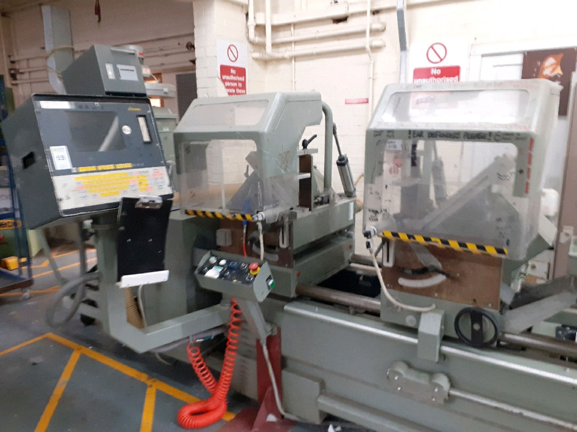 Profile cutting machine