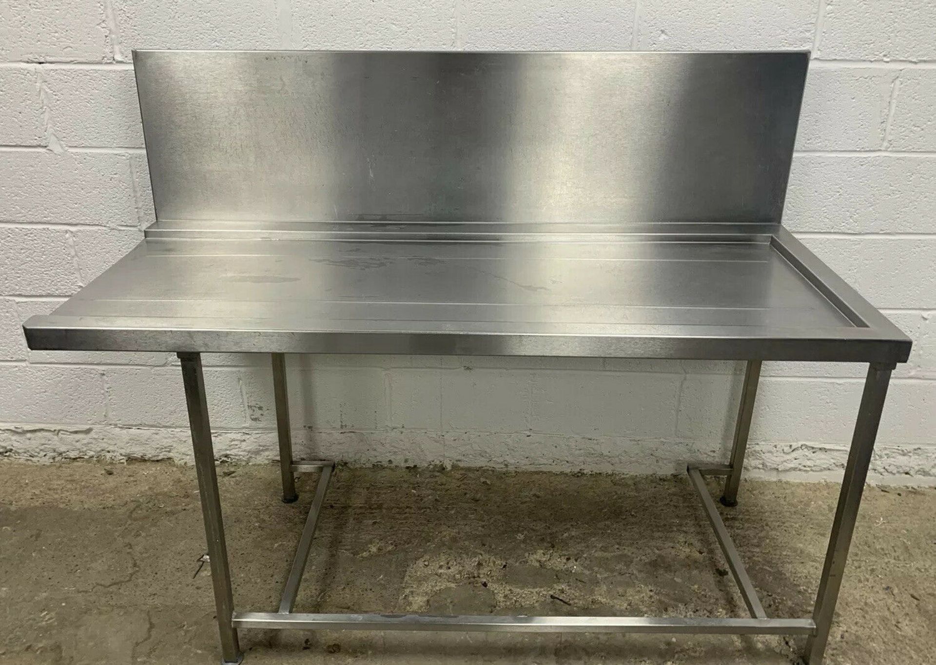 Dishwasher outlet/exit table with high stand