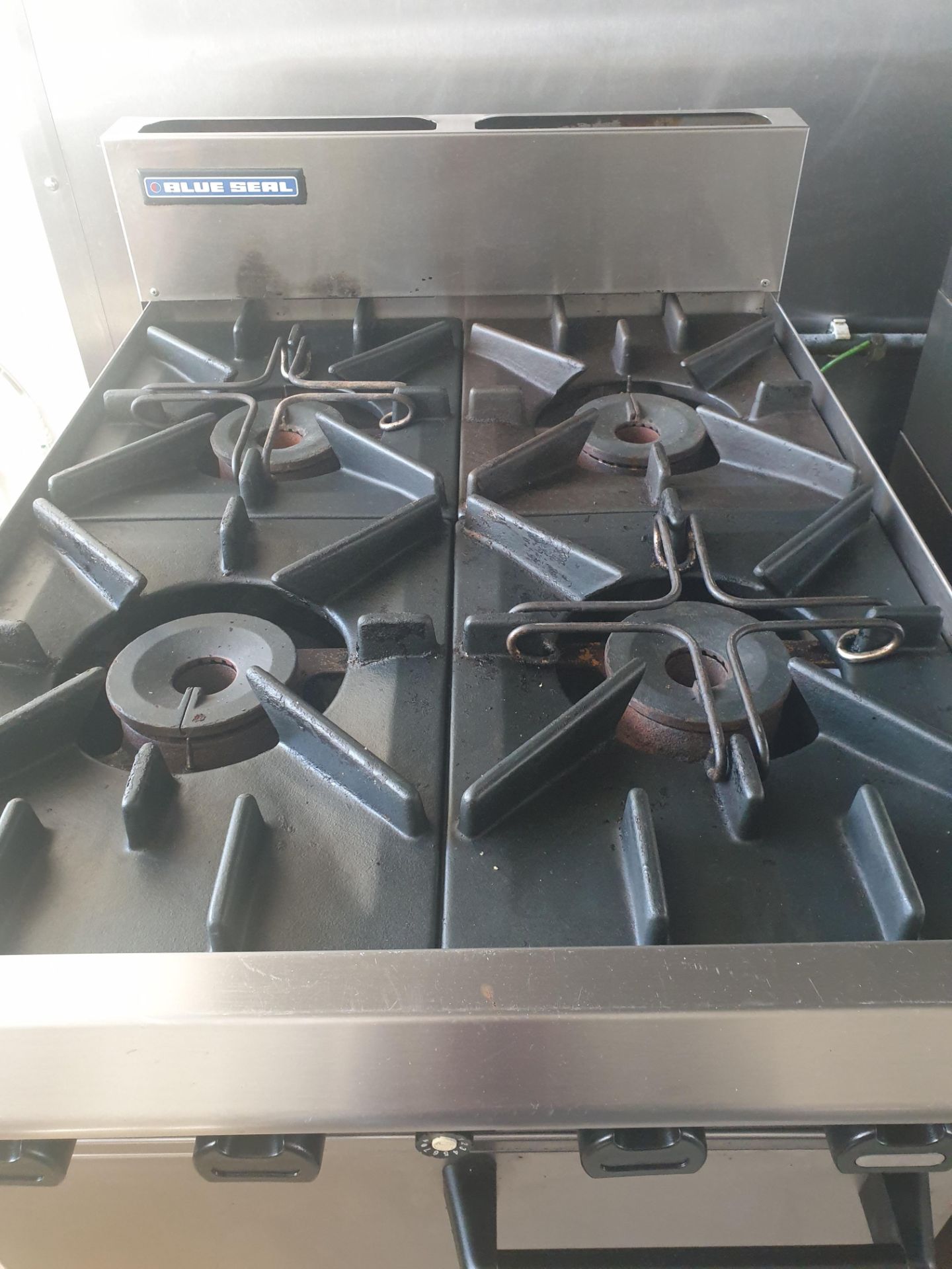 Oven hob & 4 gas rings - Image 2 of 3