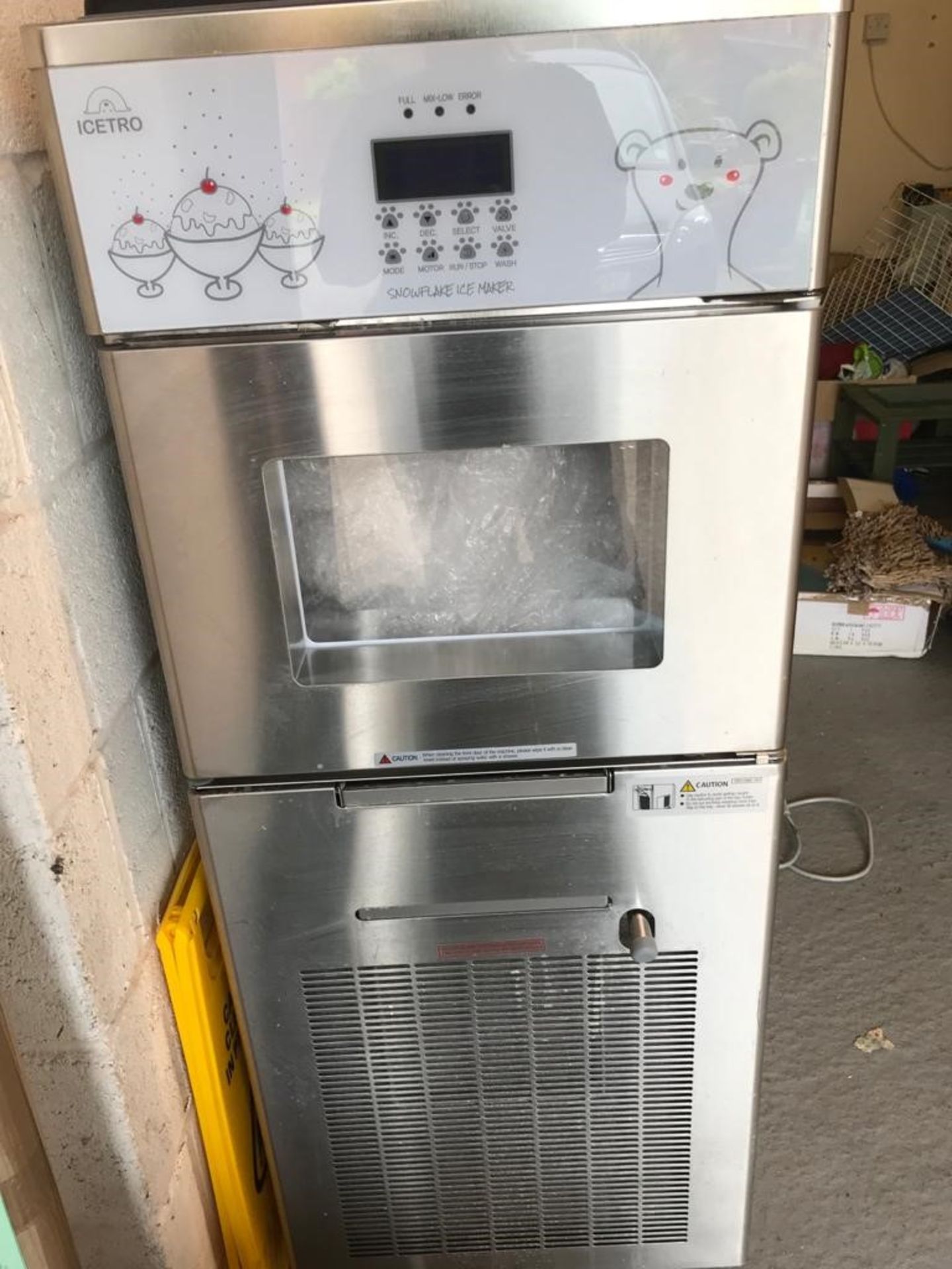 Snow ice maker