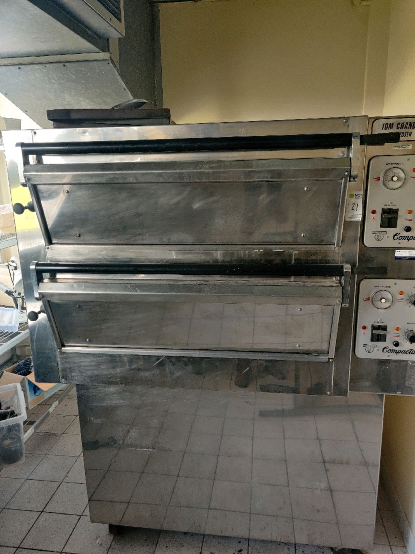 Tom chandley compacta oven