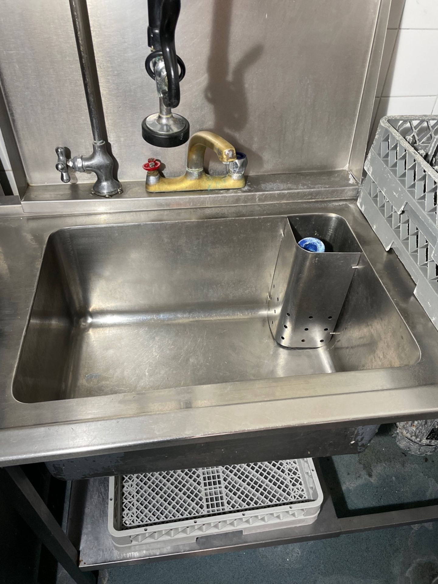 Stainless Steel Single Bowl Sink Unit C/W waste Di - Image 2 of 3