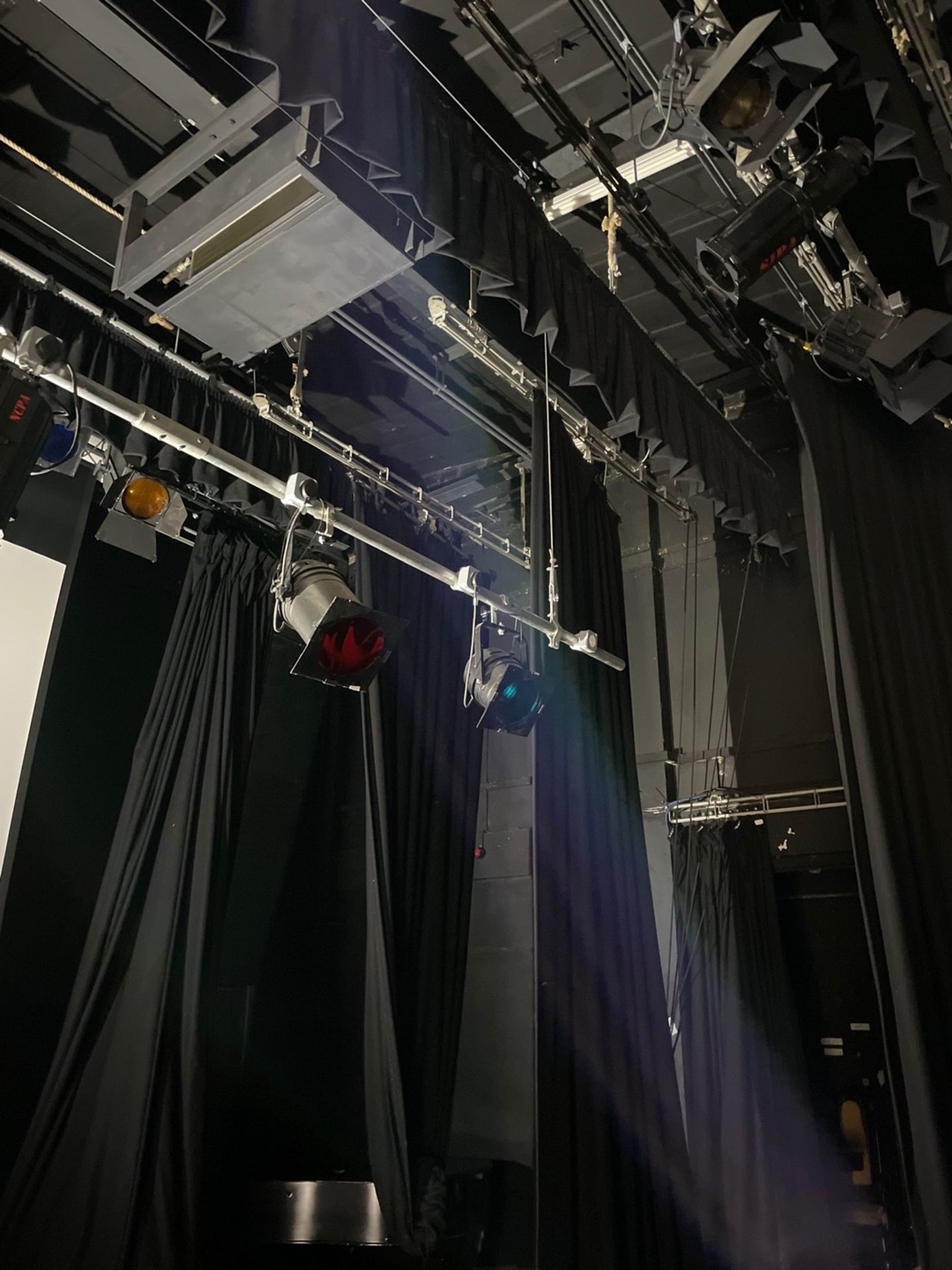 Stage Lighting Rigs/Lights/Curtains & Screen - Image 6 of 8