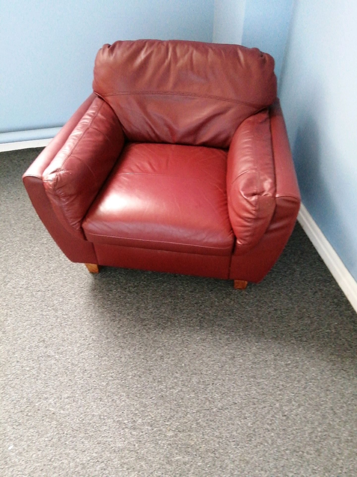 Red Leather chairs x5 - Image 3 of 4