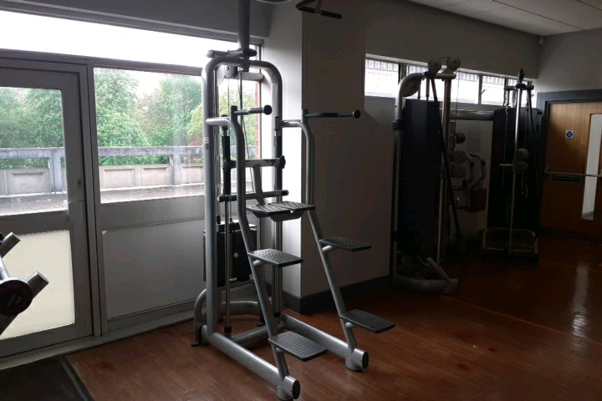 Pull-up station - Image 3 of 7