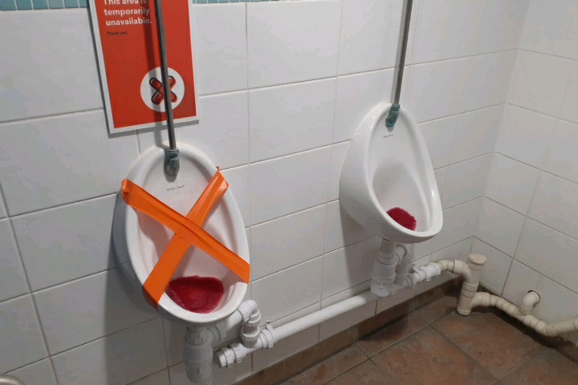 Male toilets - Image 2 of 4