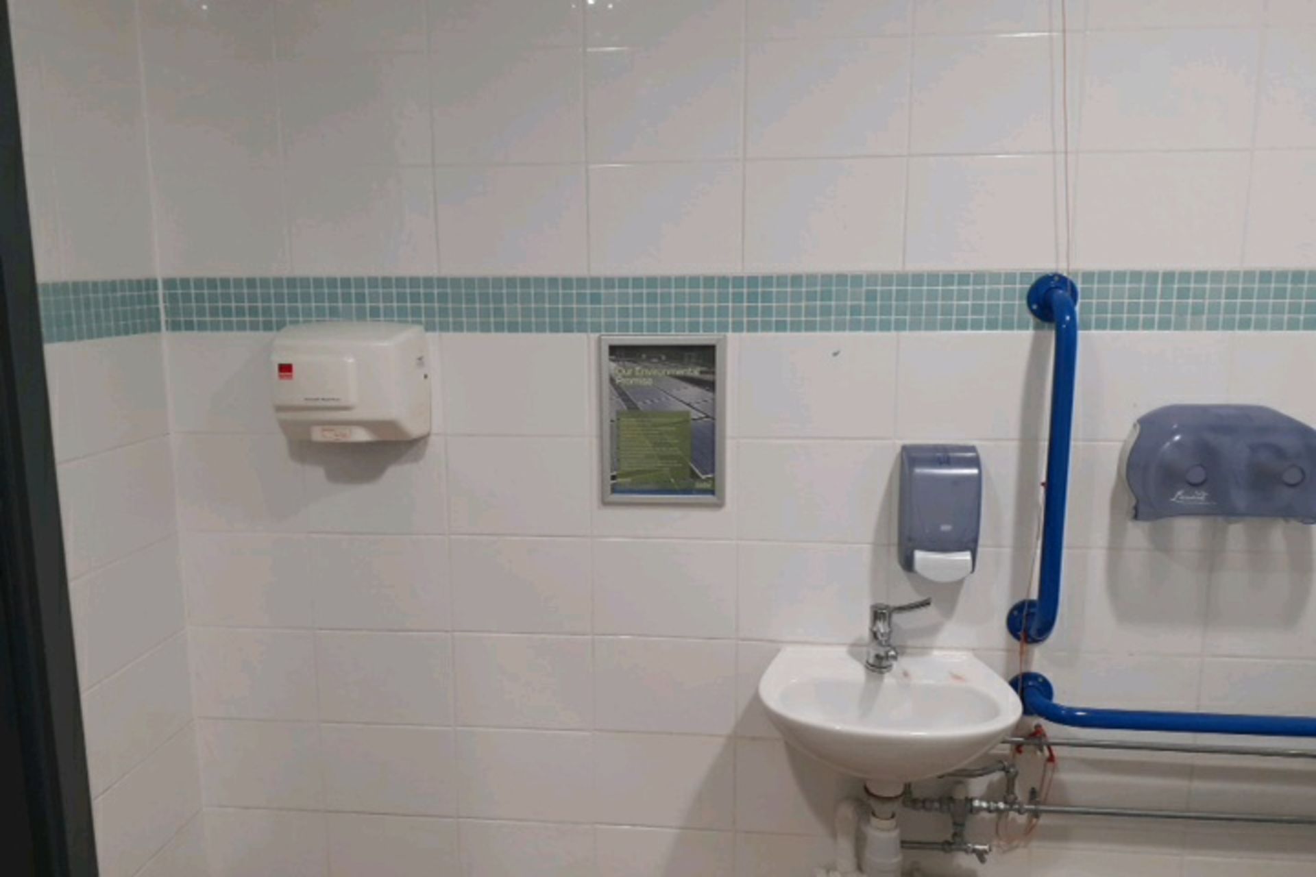 Accessible toilet - Image 4 of 4