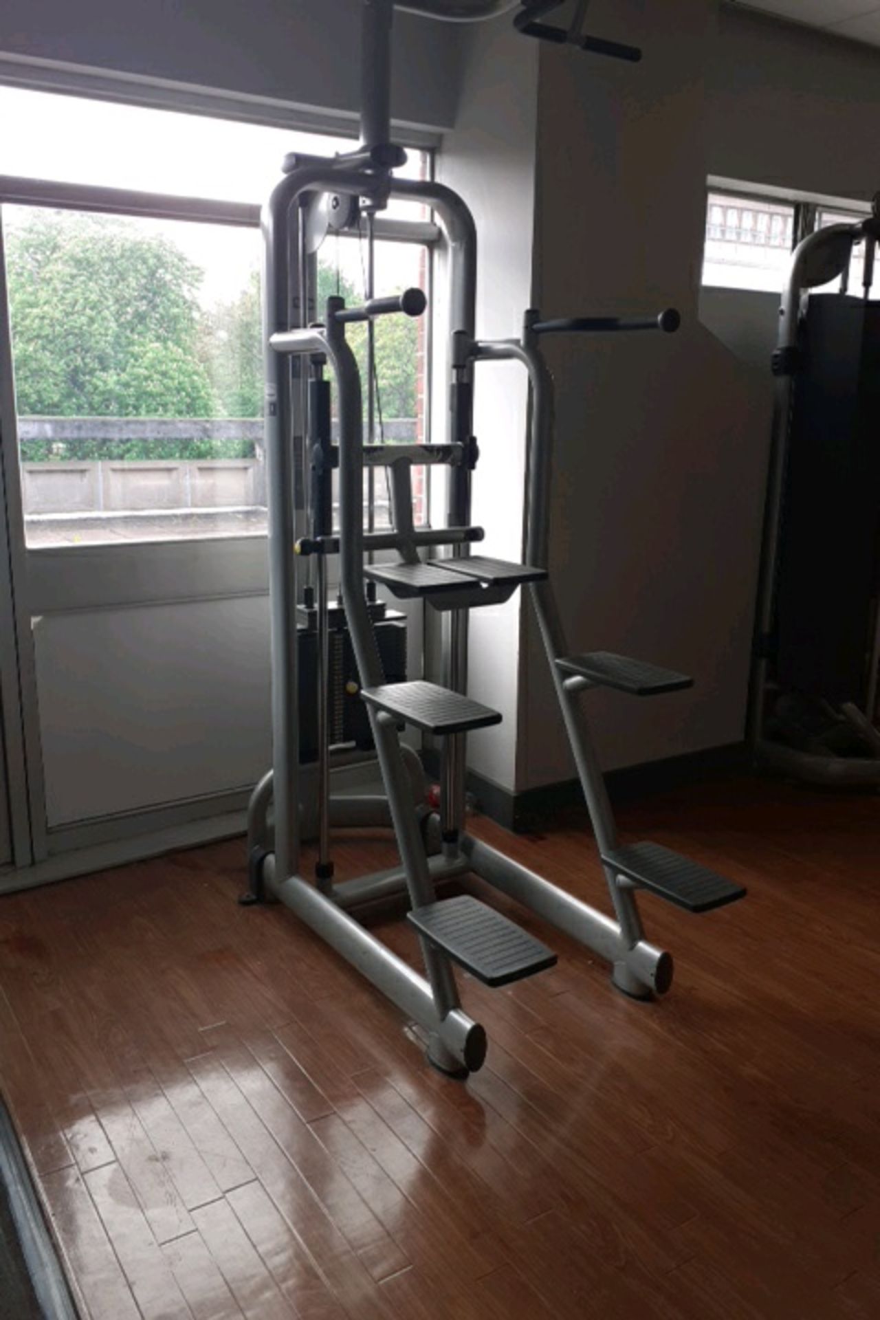 Pull-up station