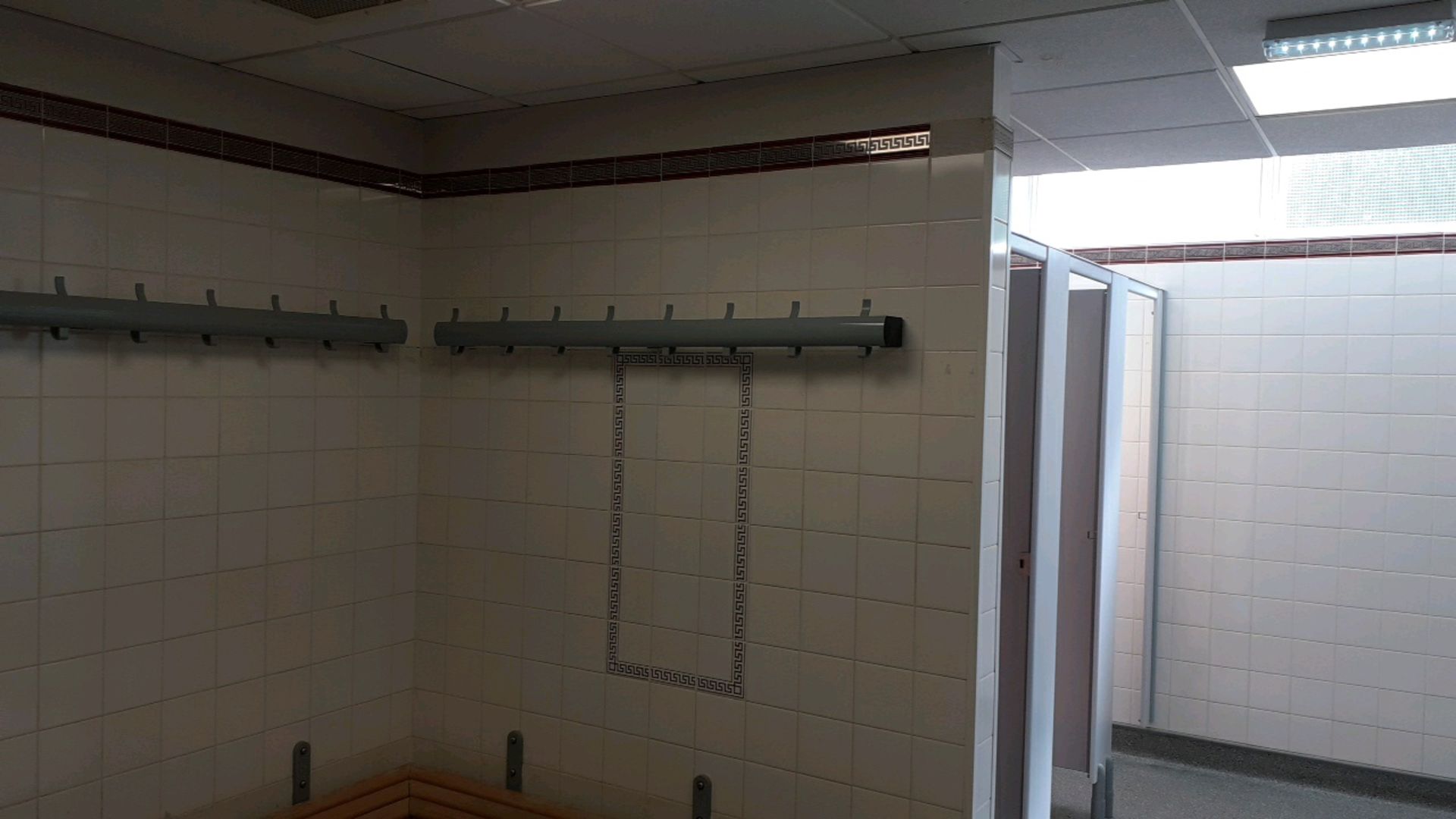 Male changing rooms - Image 6 of 8