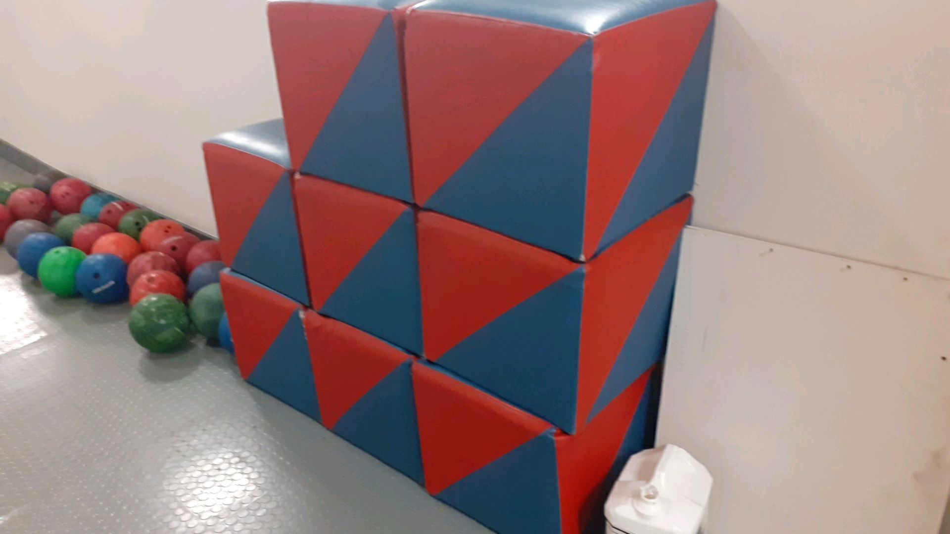 Cube stools - Image 2 of 4