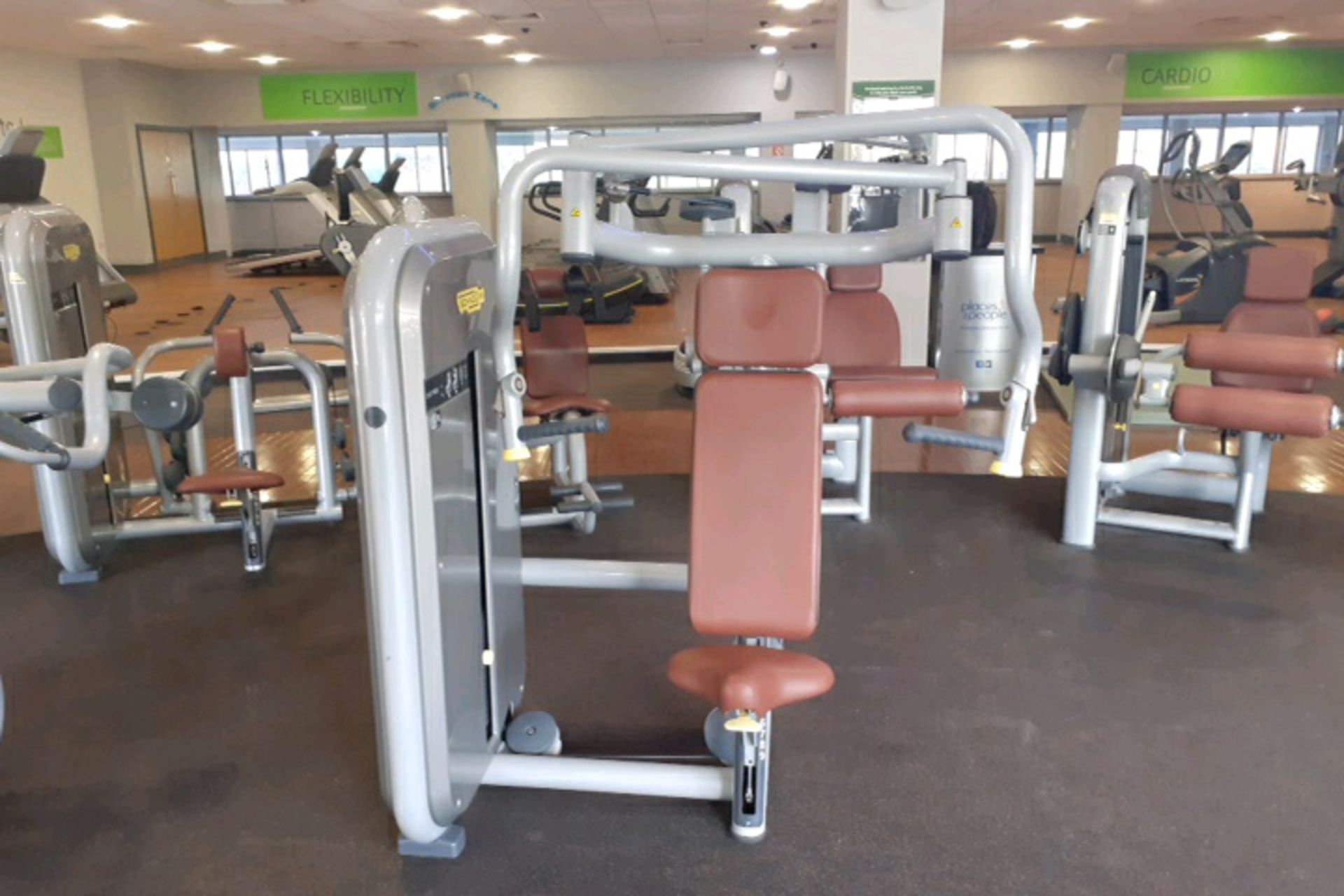 Chest press machine