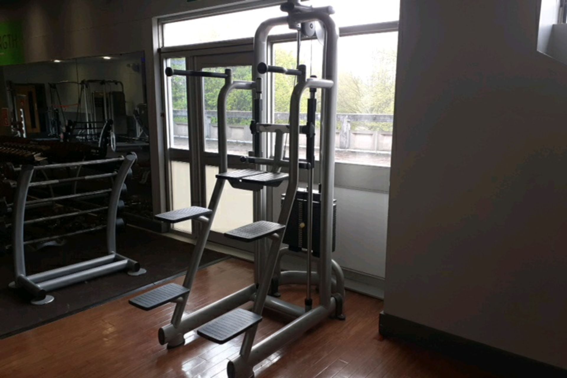Pull-up station - Image 4 of 7