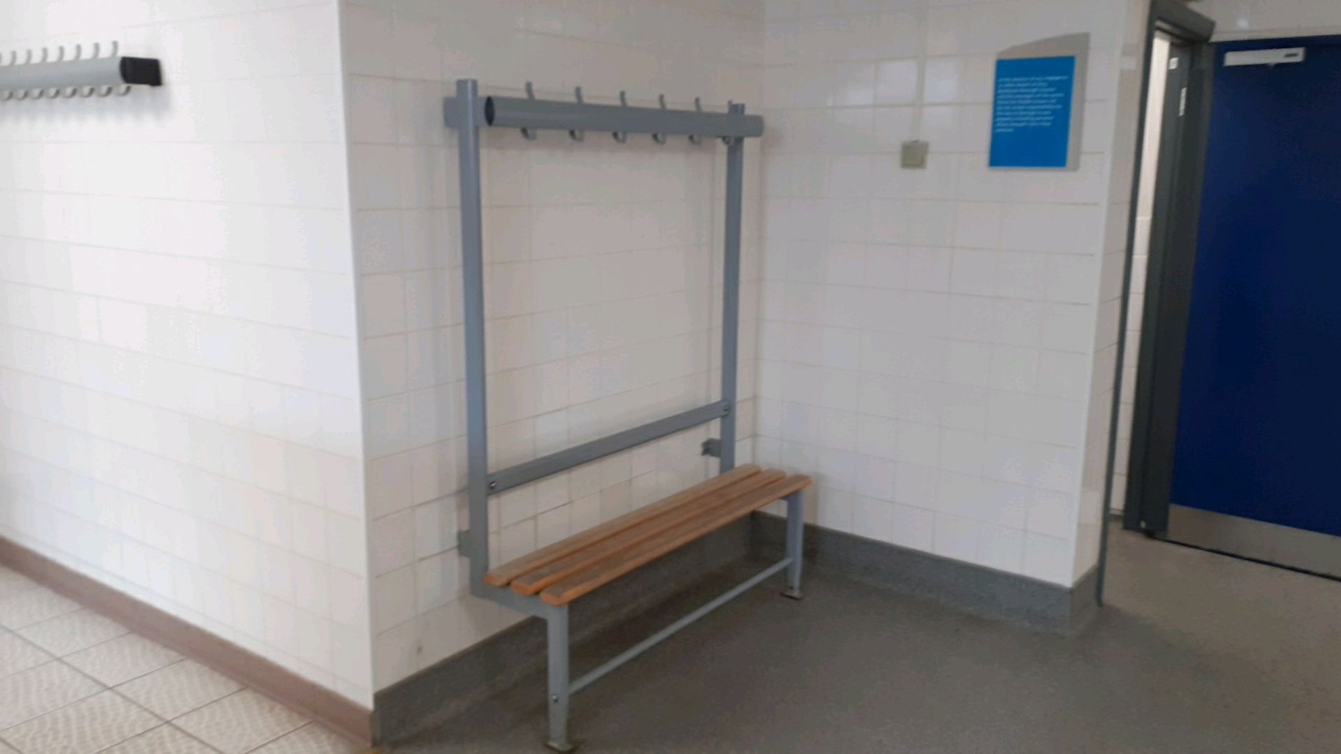 Male changing rooms - Image 8 of 8