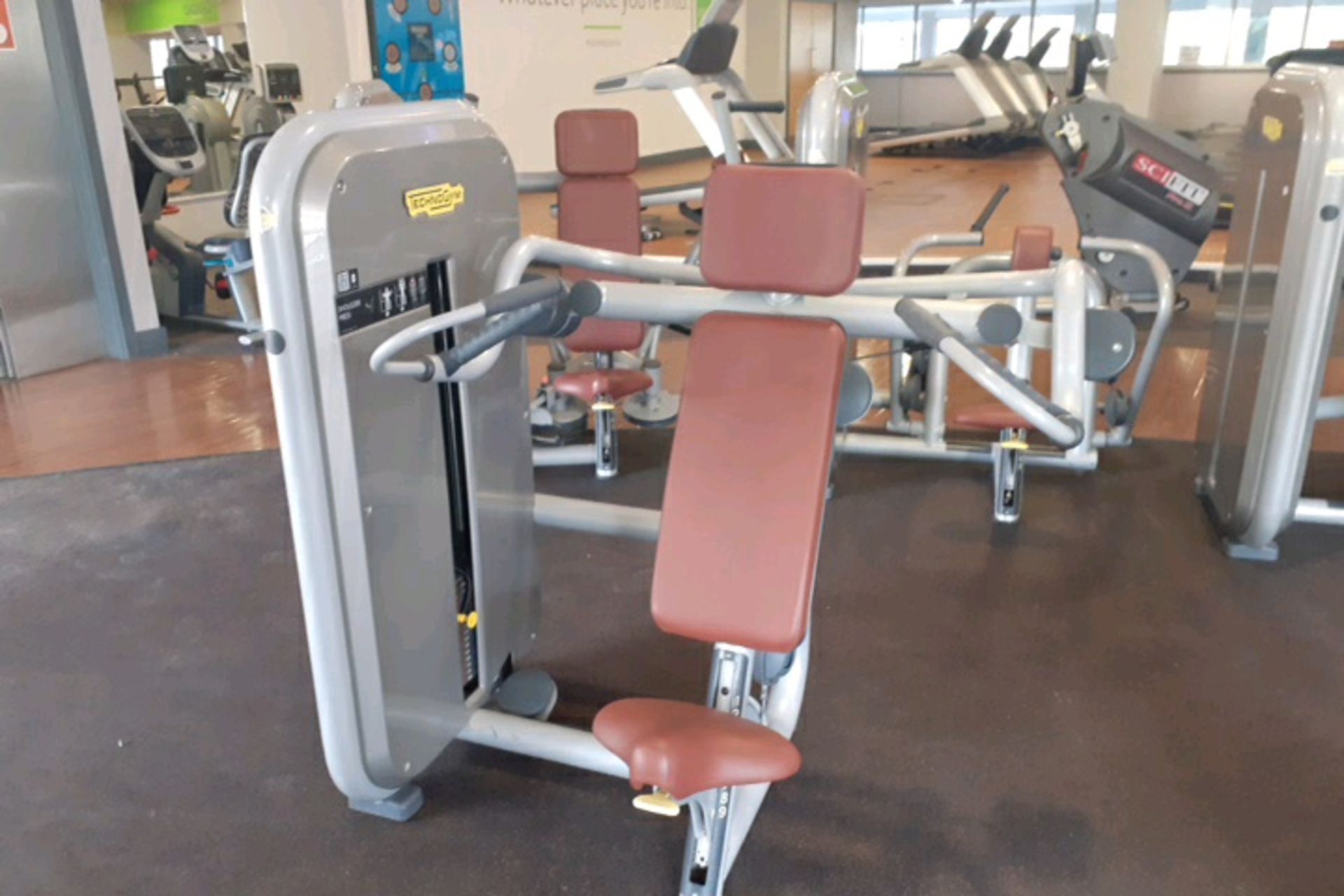 Shoulder press machine