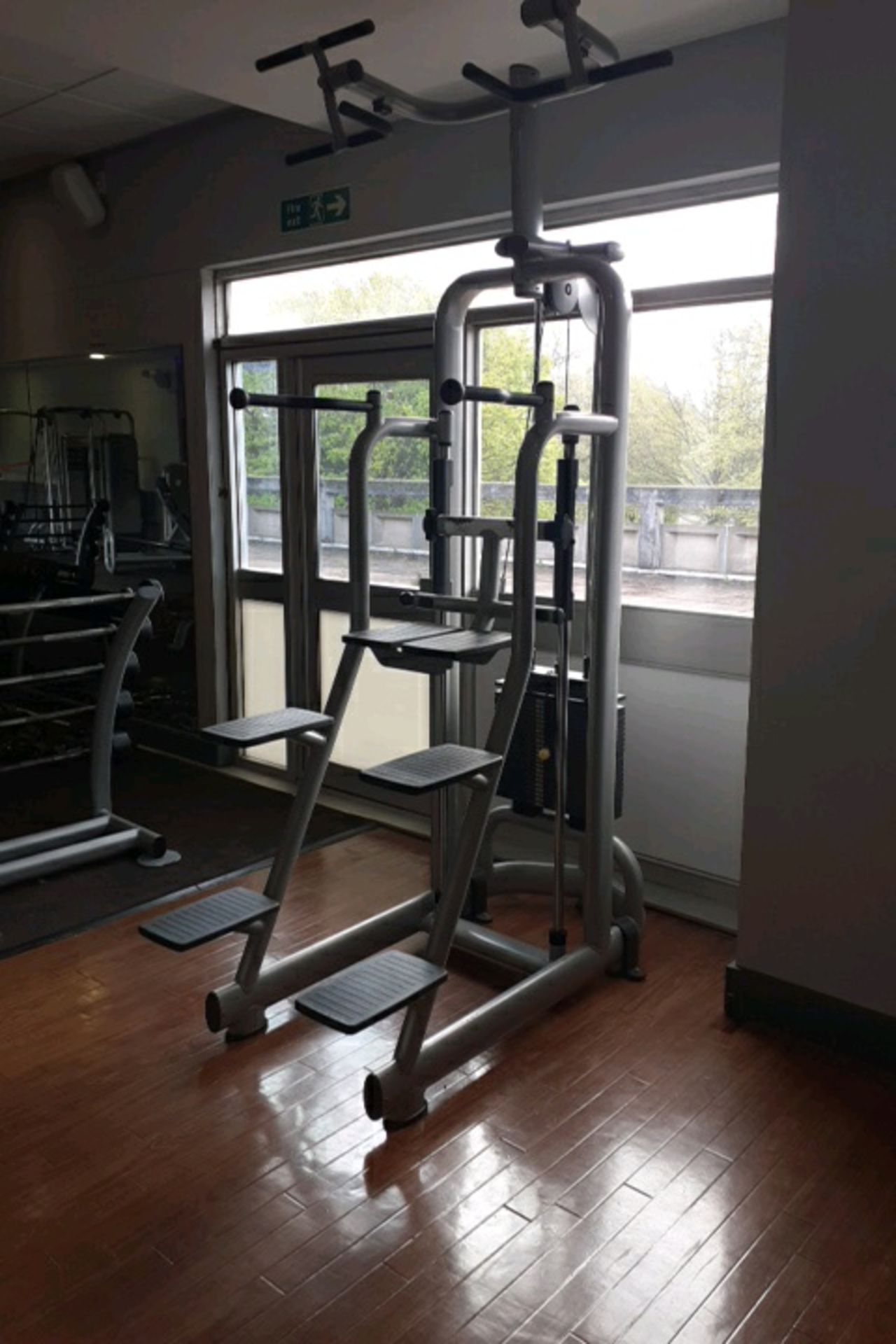 Pull-up station - Image 2 of 7