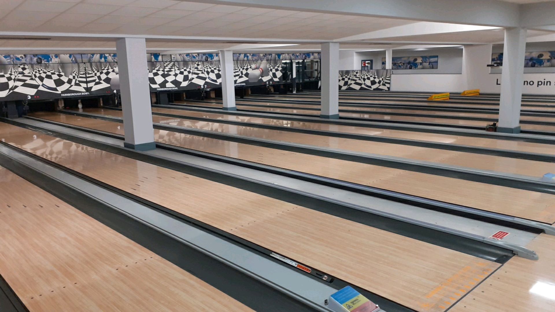 Brunswick 10 lane bowling alley - Image 4 of 42