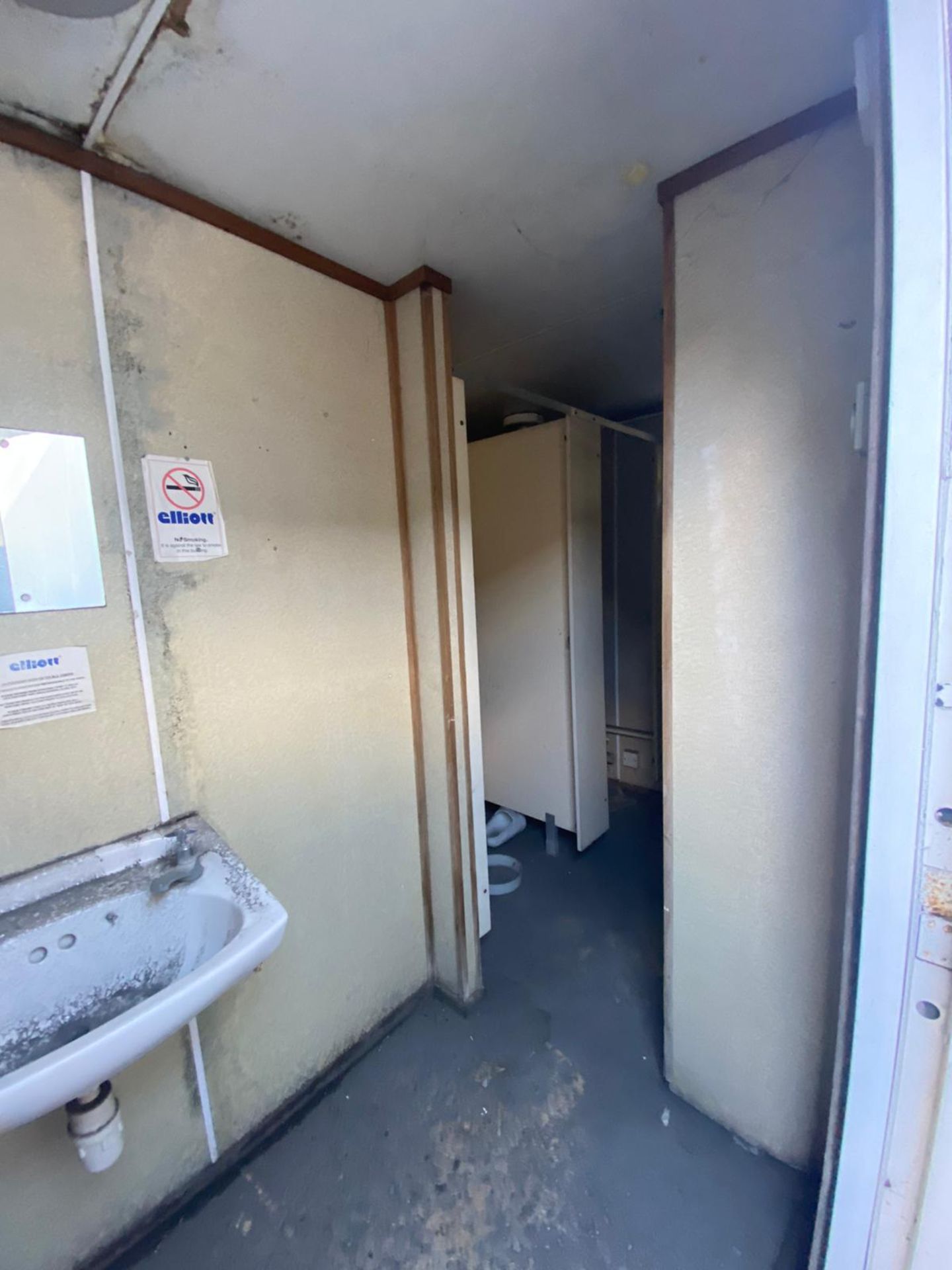 13ft 2 + 1 male and female toilet block container - Image 5 of 13