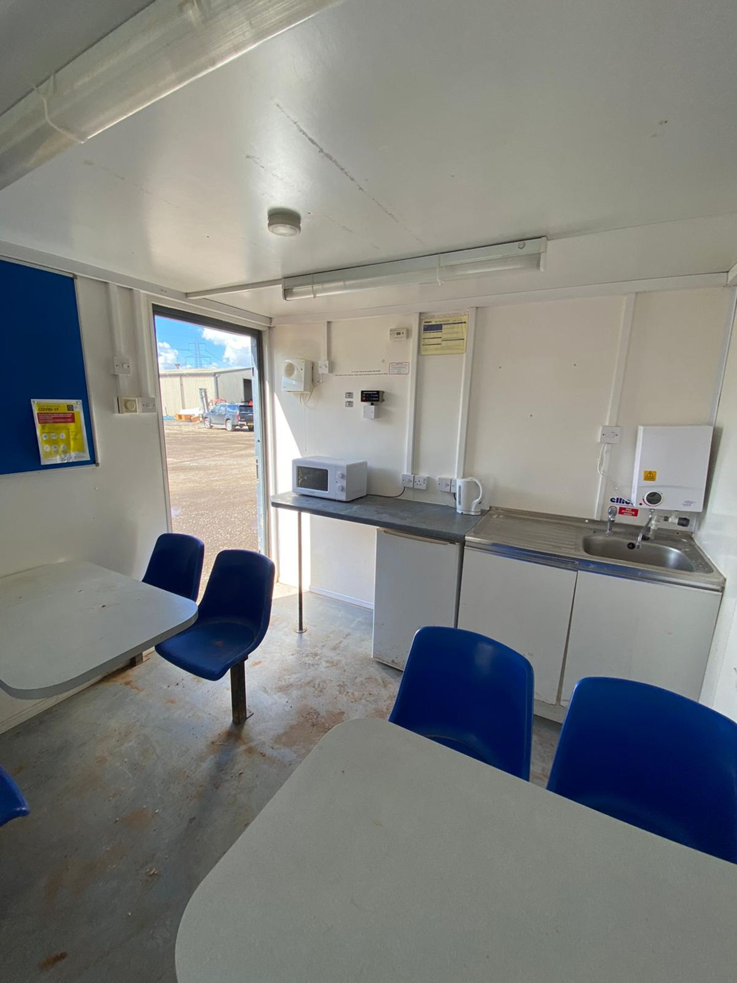 40ft x 10ft office, kitchen and toilet container cabin - Image 8 of 22