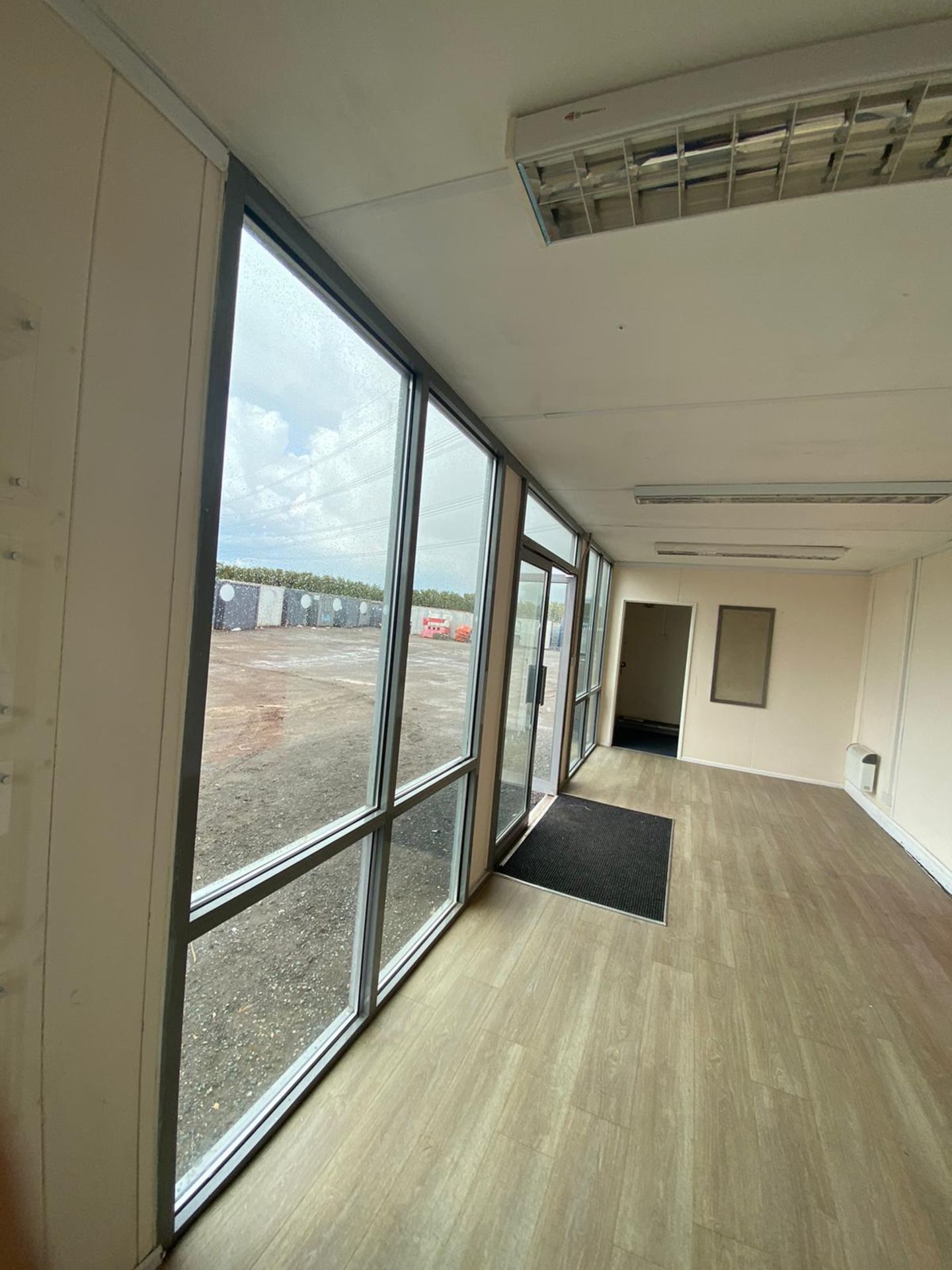 32ft marketing suite, sales centre - Image 8 of 13