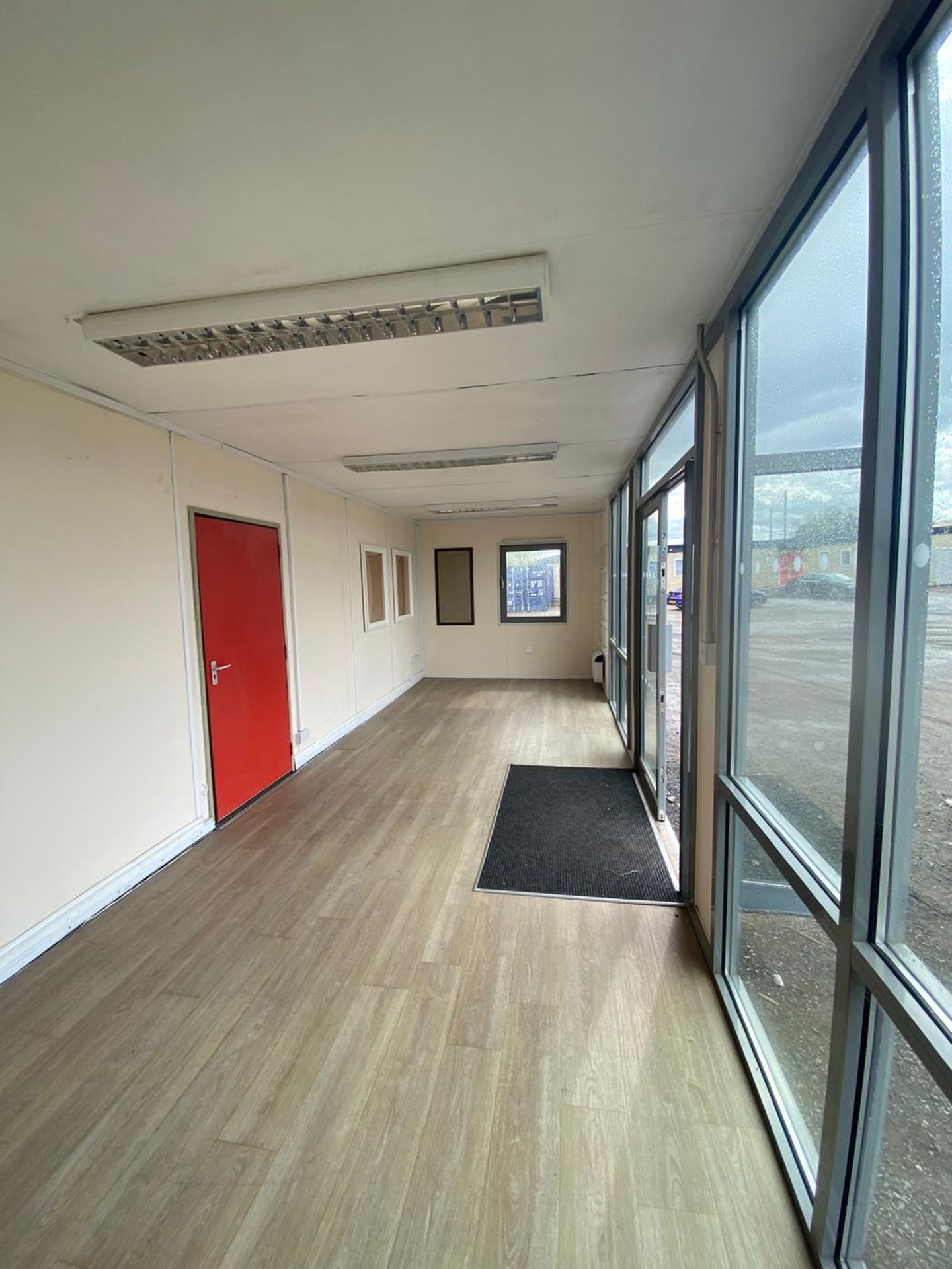 32ft marketing suite, sales centre - Image 13 of 13