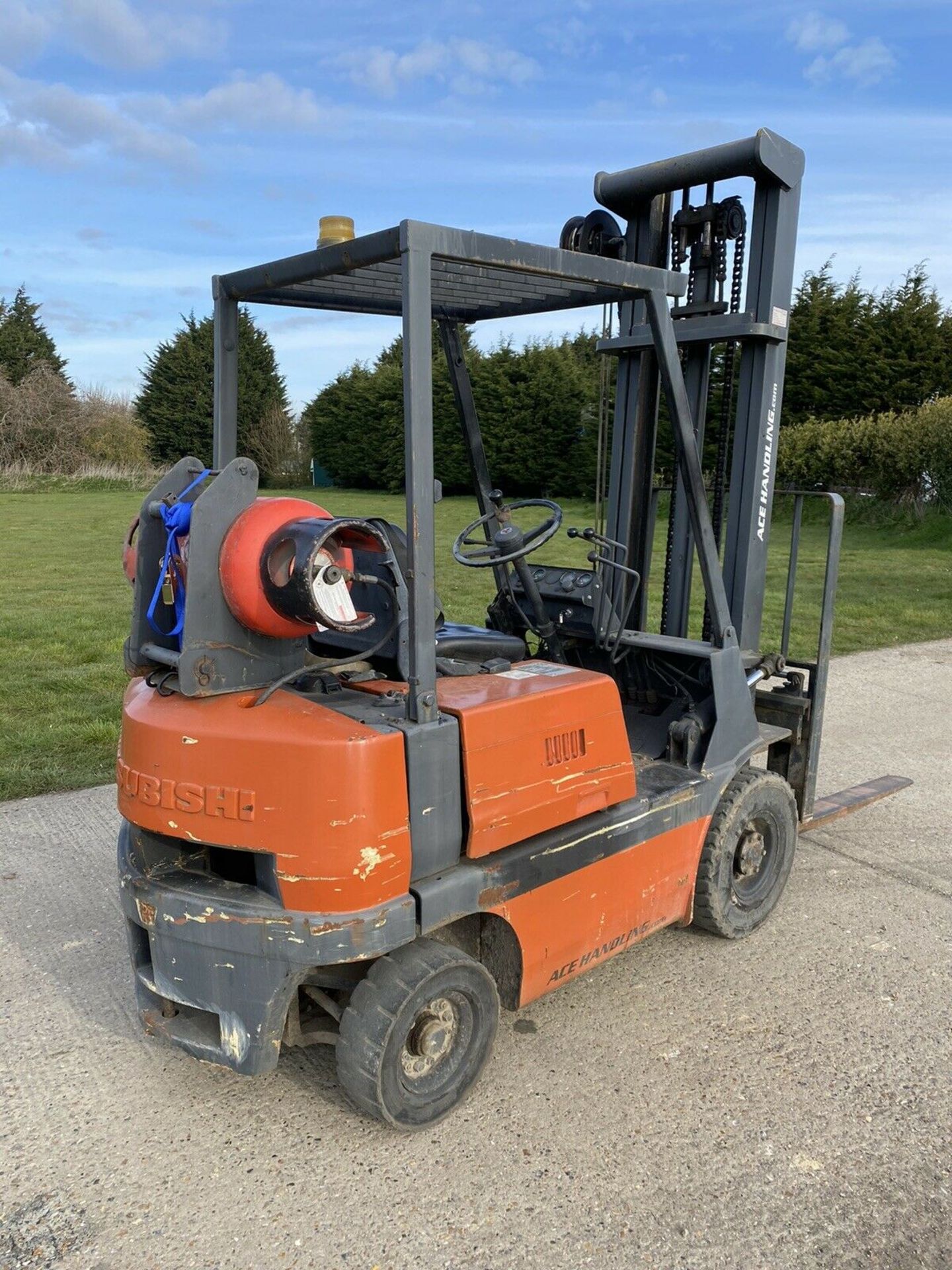 Mitsubishi gas forklift - Image 2 of 4