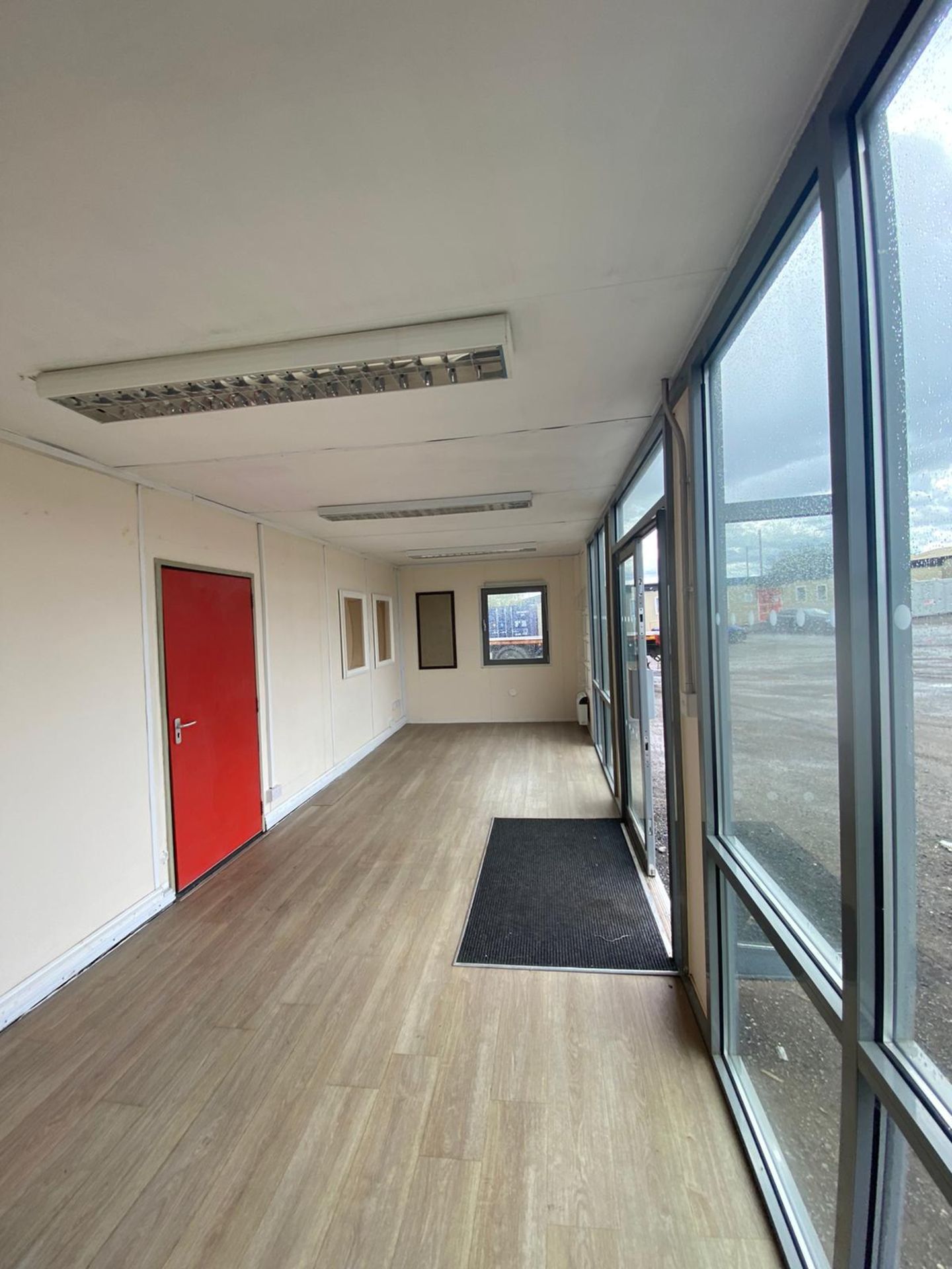 32ft marketing suite, sales centre - Image 5 of 13