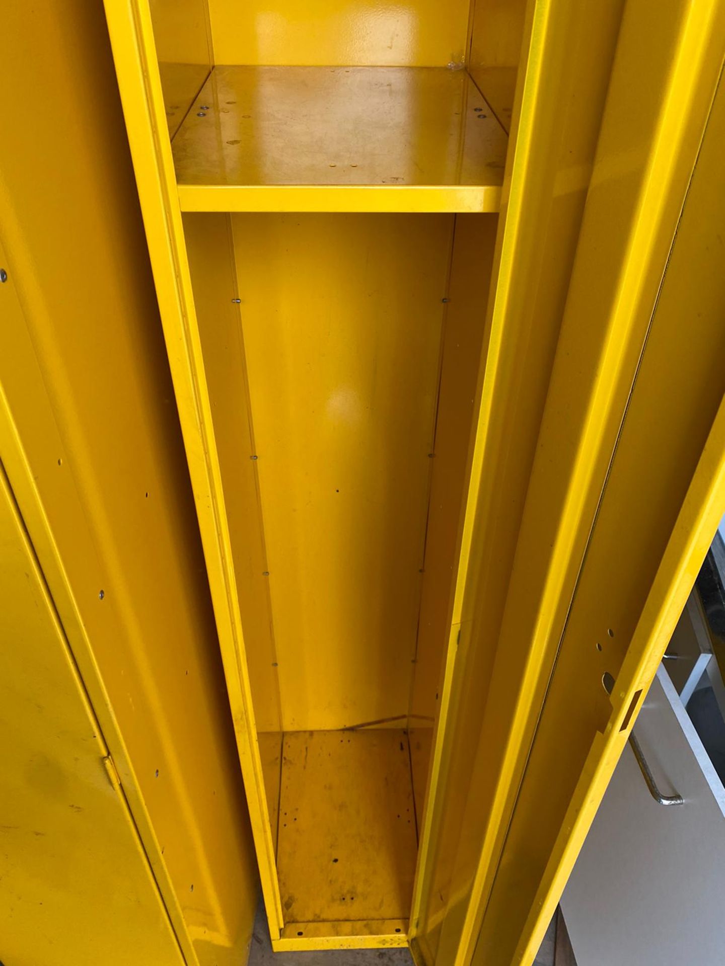 Metal storage lockers x 2 - Image 2 of 3