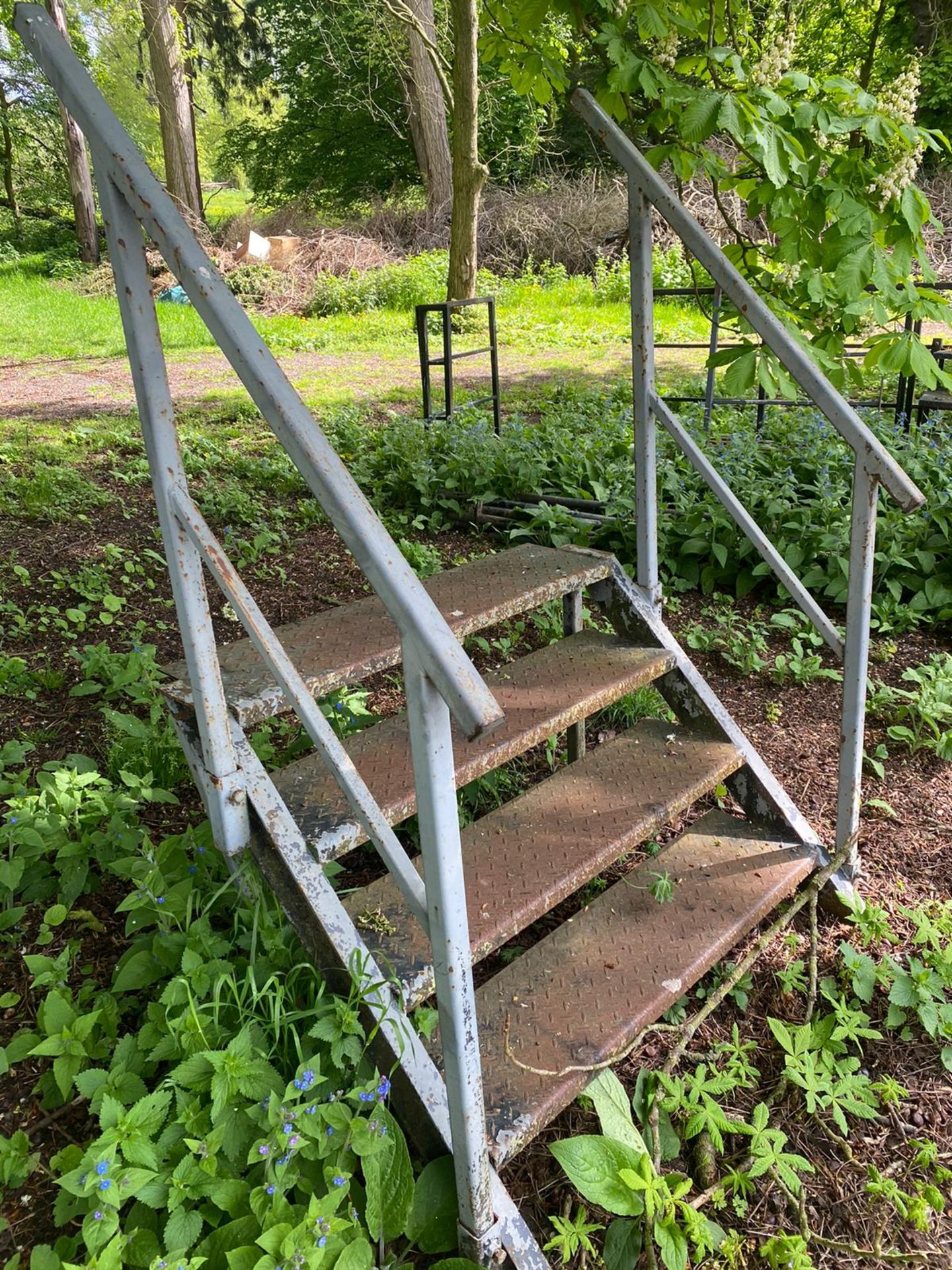 4 tread metal steps