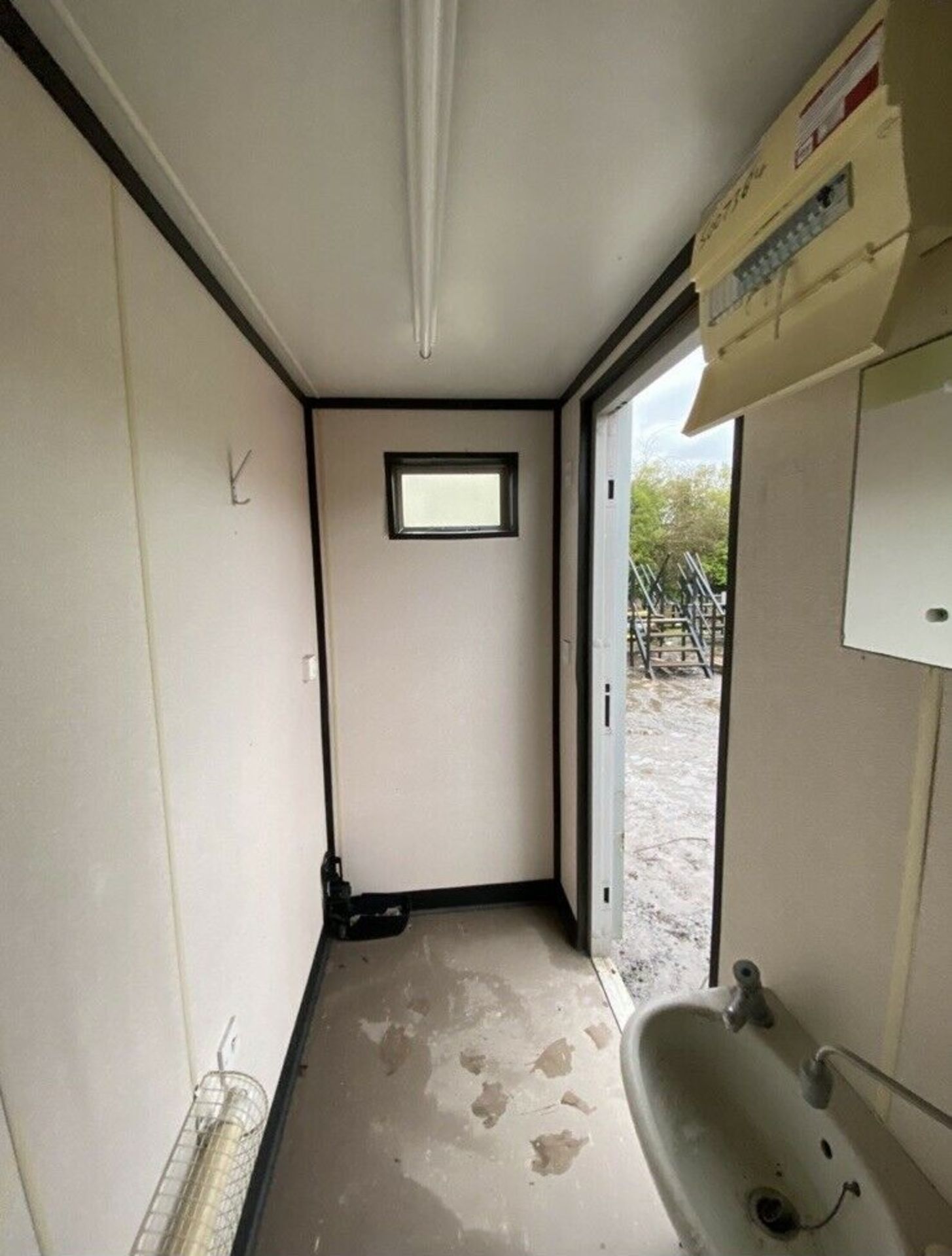 32ft 6 + 1 Male & Female Toilet Block Site Cabin Welfare Unit Wc Block Container. - Image 5 of 12