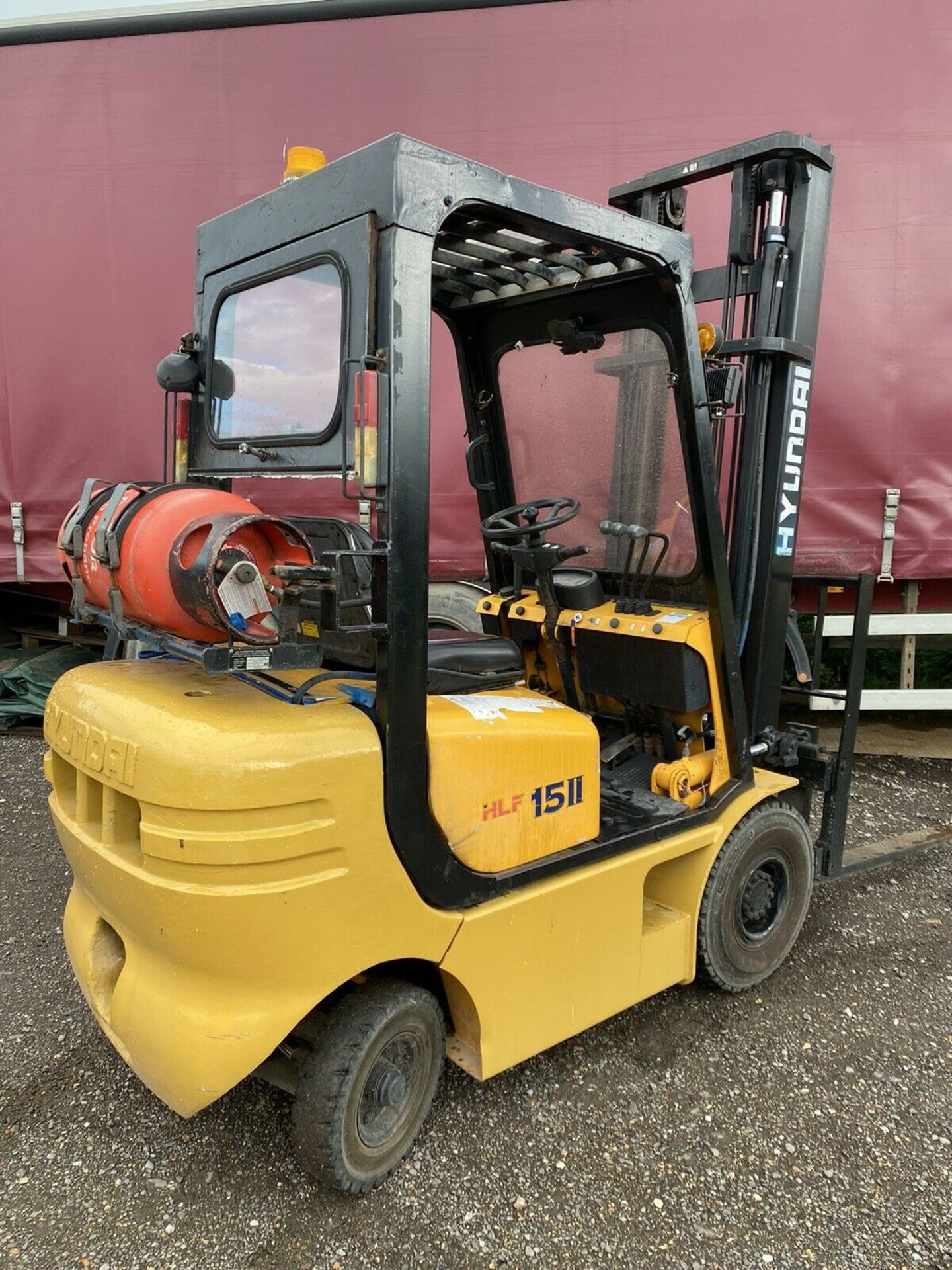 Hyundai gas forklift - Image 2 of 2