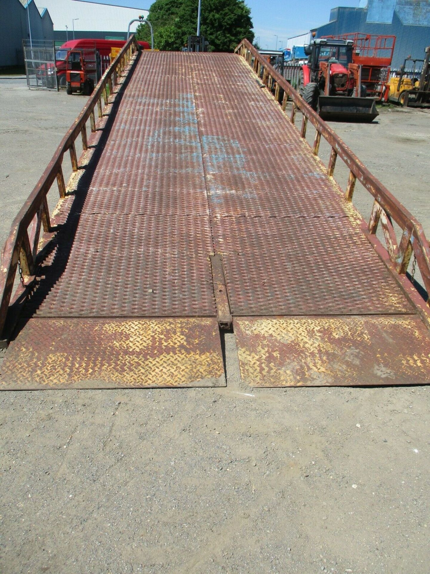 Container loading ramp - Image 7 of 10