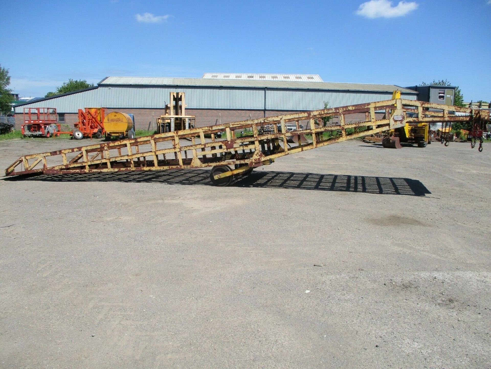 Container loading ramp - Image 9 of 10