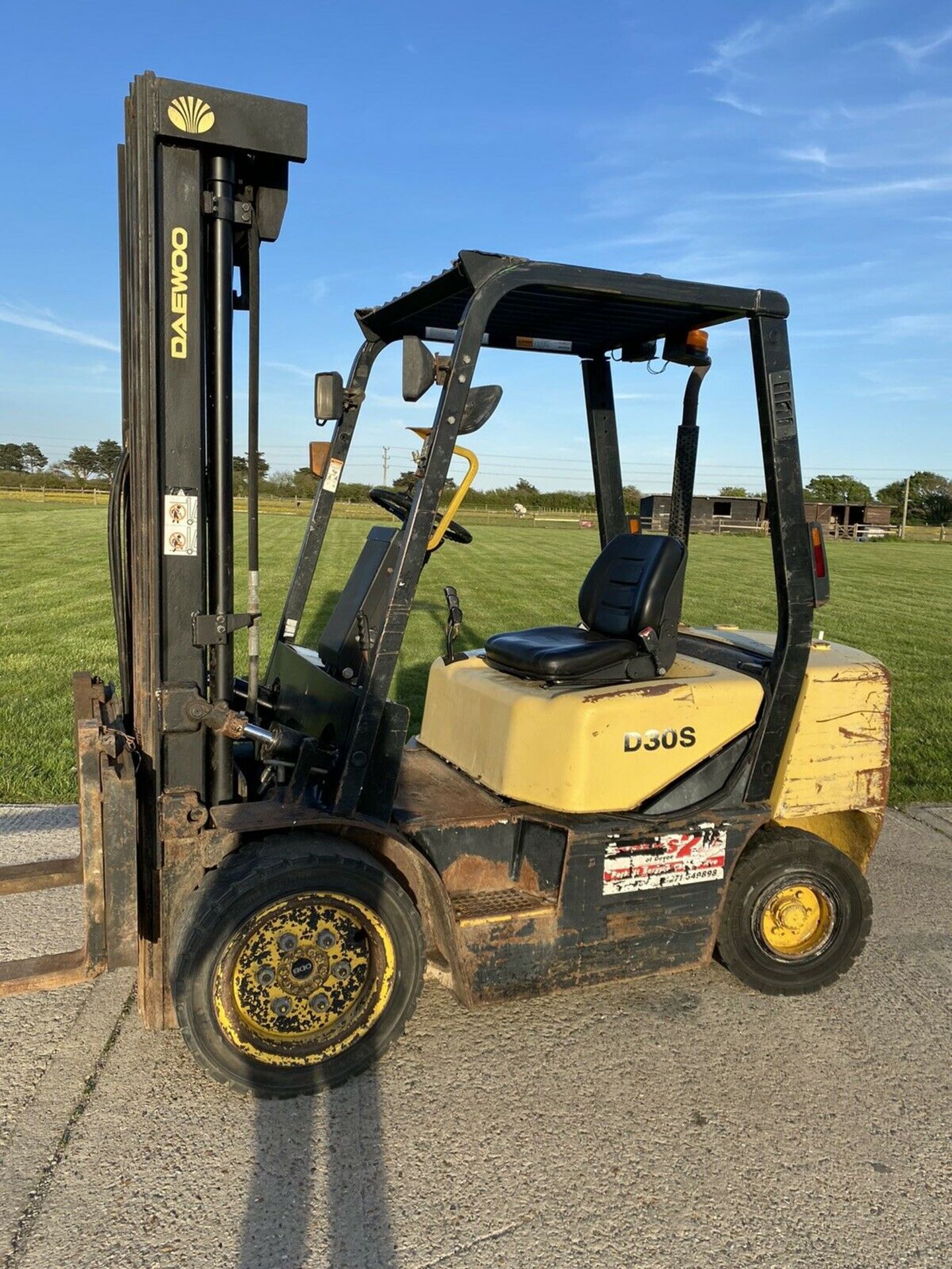 Daewoo diesel forklift - Image 2 of 5