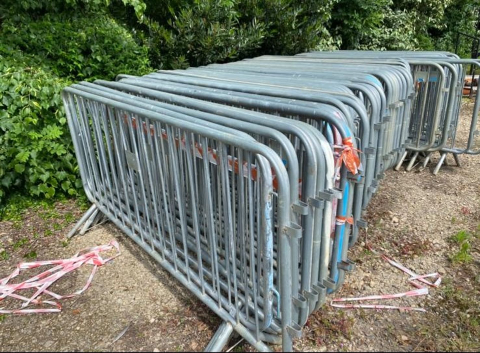 Interlocking metal crowd control barriers x 25