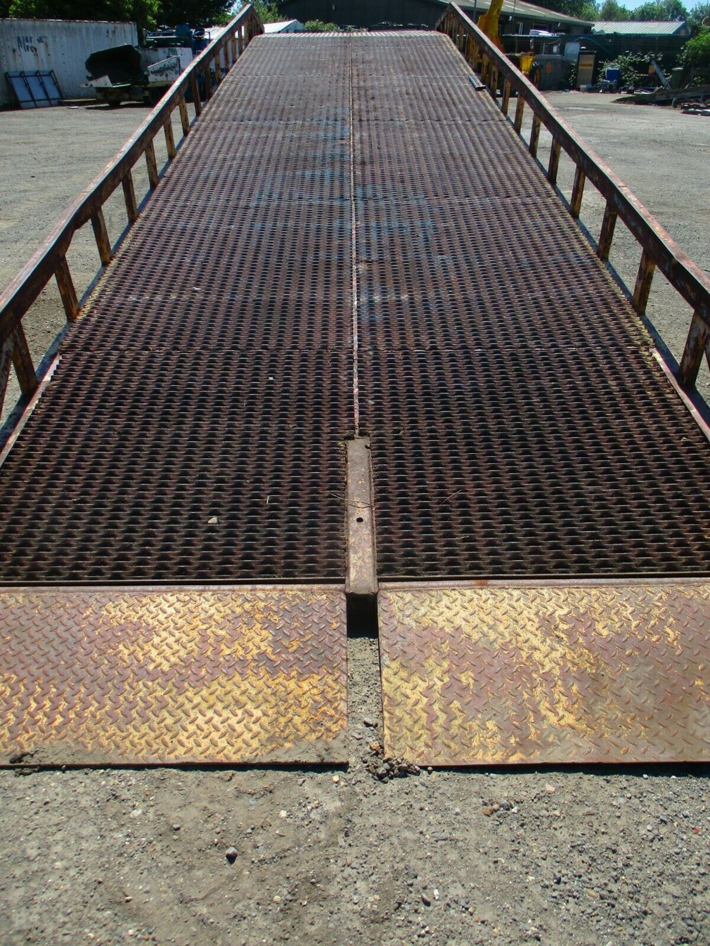 Container loading ramp - Image 5 of 10