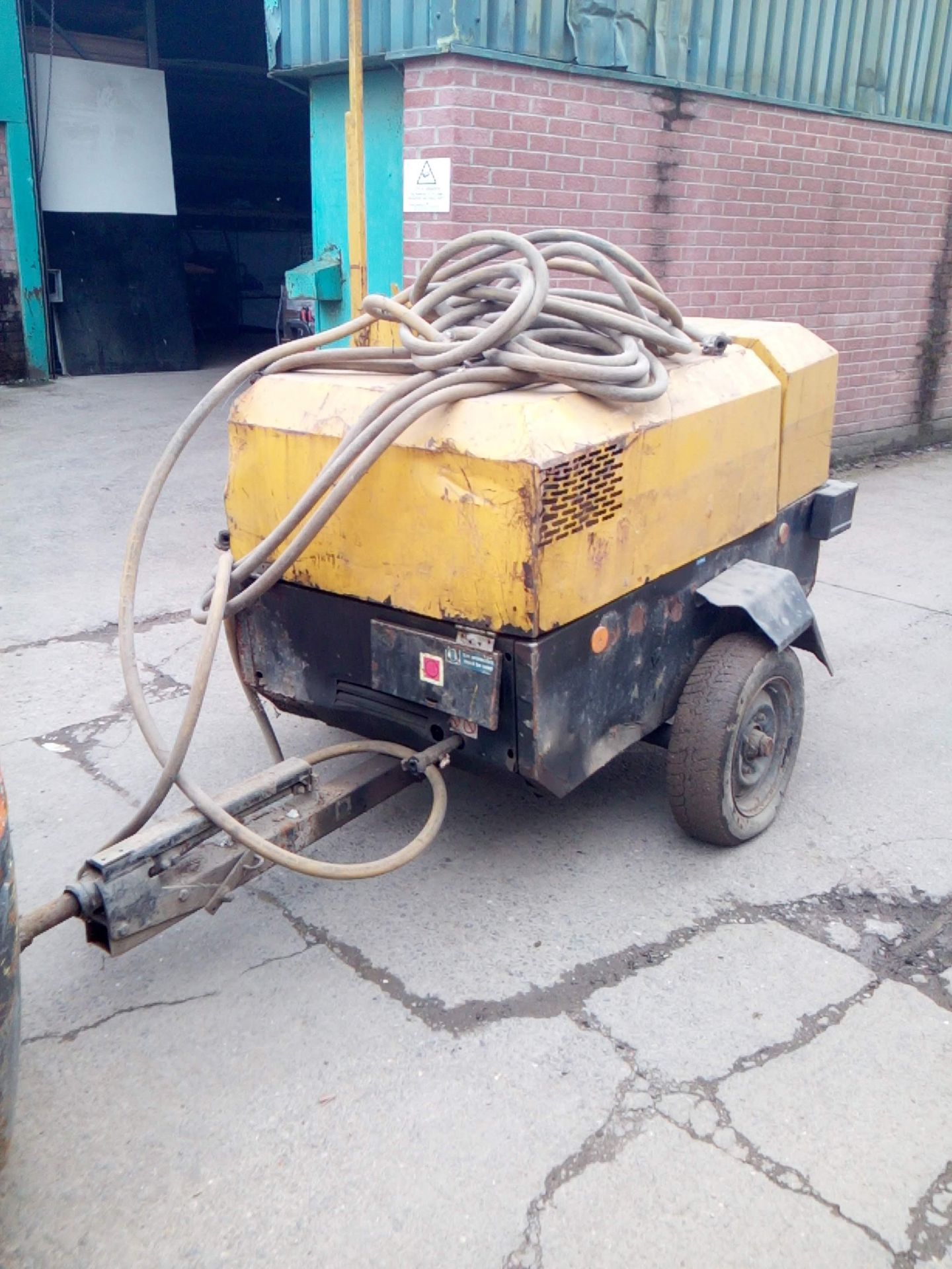 Road towable compressor - Image 2 of 4