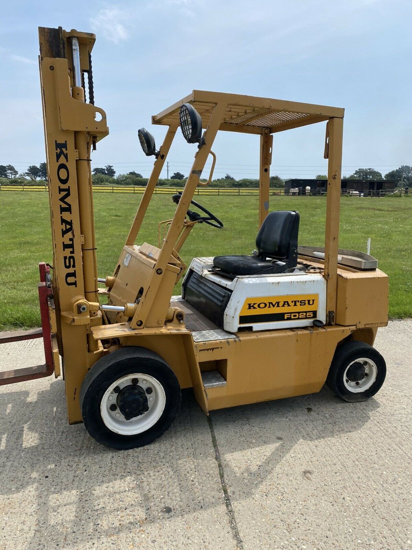 Komatsu diesel forklift - Image 2 of 5