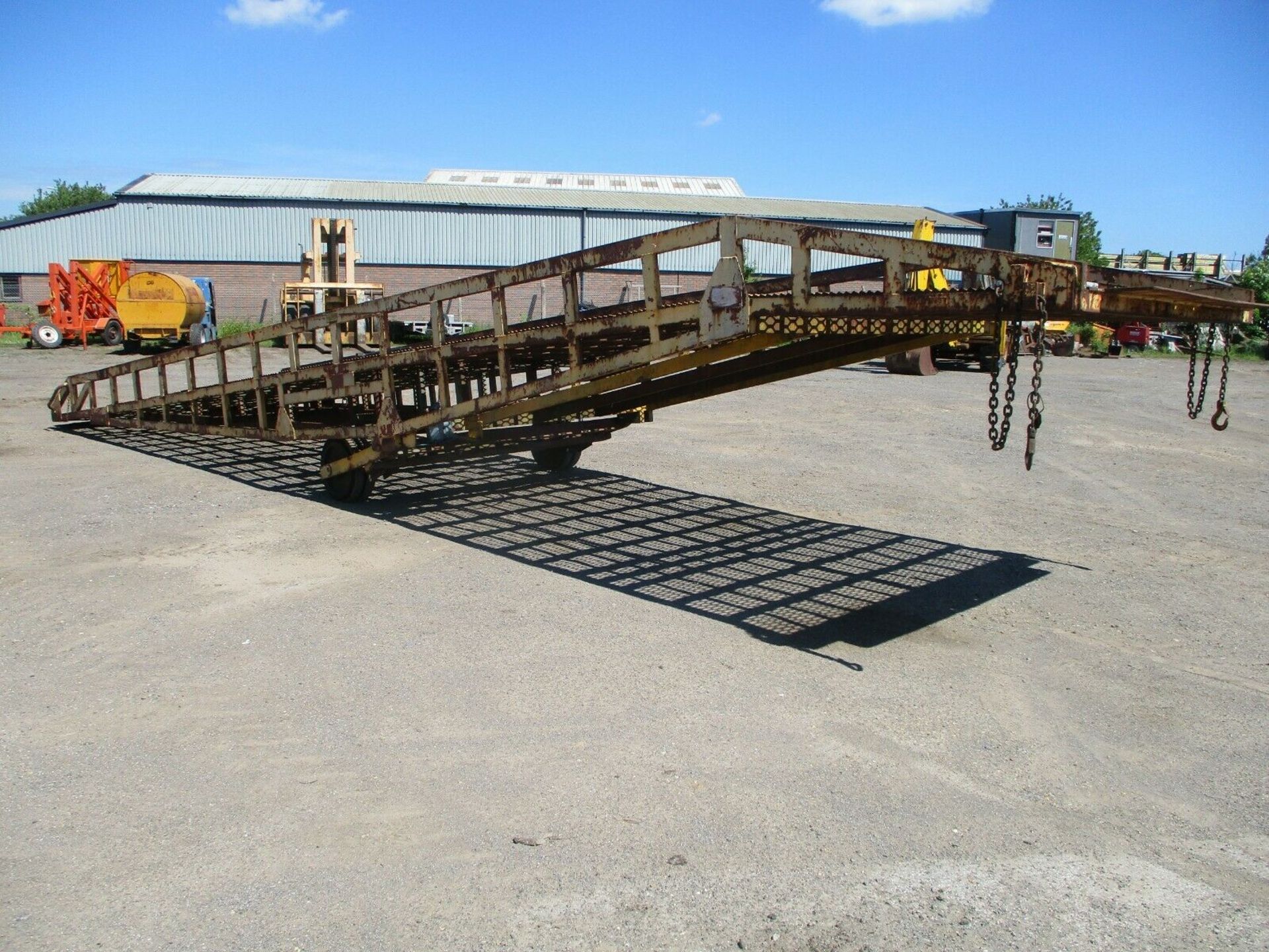 Container loading ramp - Image 3 of 10