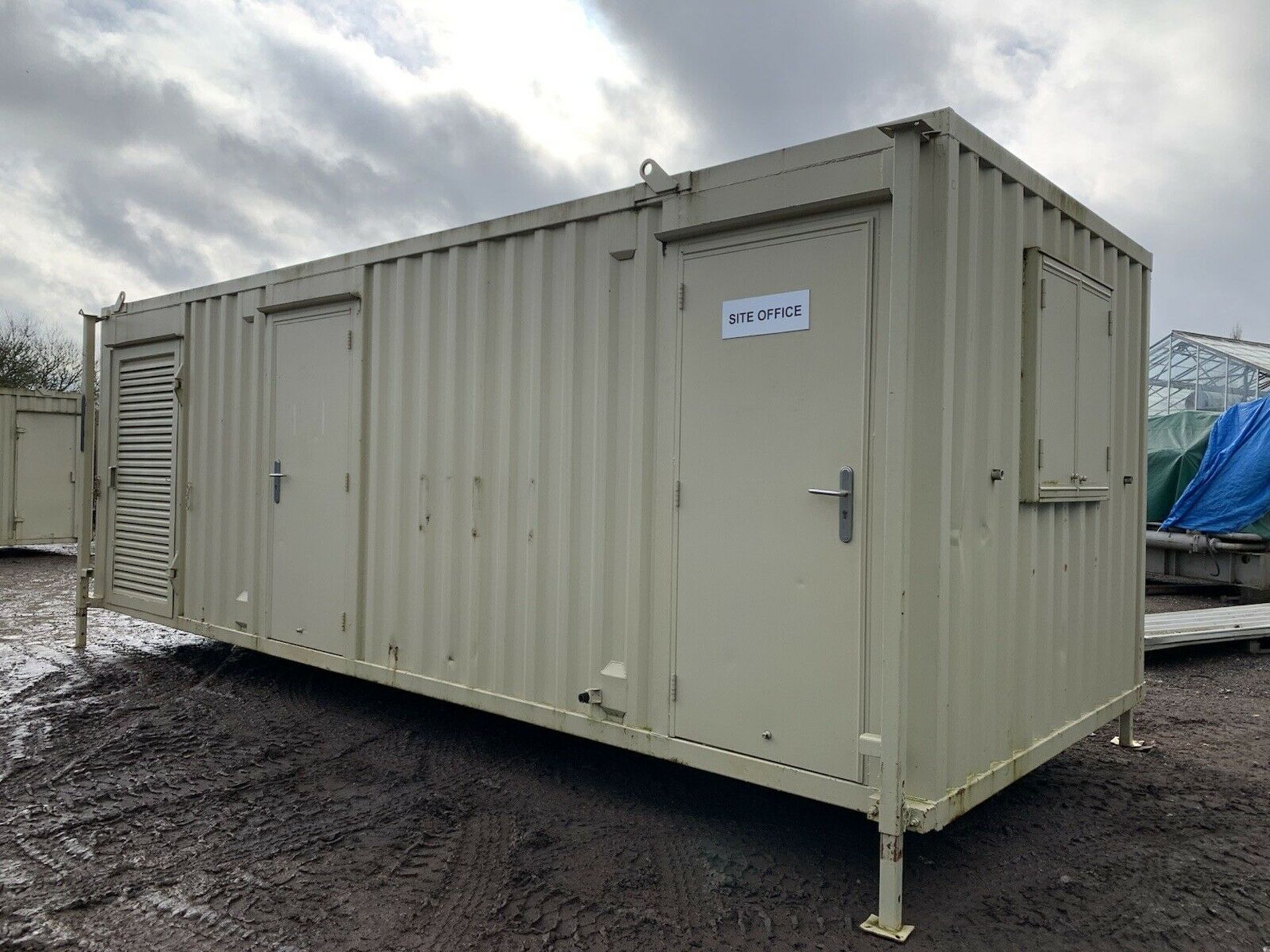 Anti Vandal Steel Portable Welfare Unit 24ft x 9ft on Jack legs - Image 2 of 11