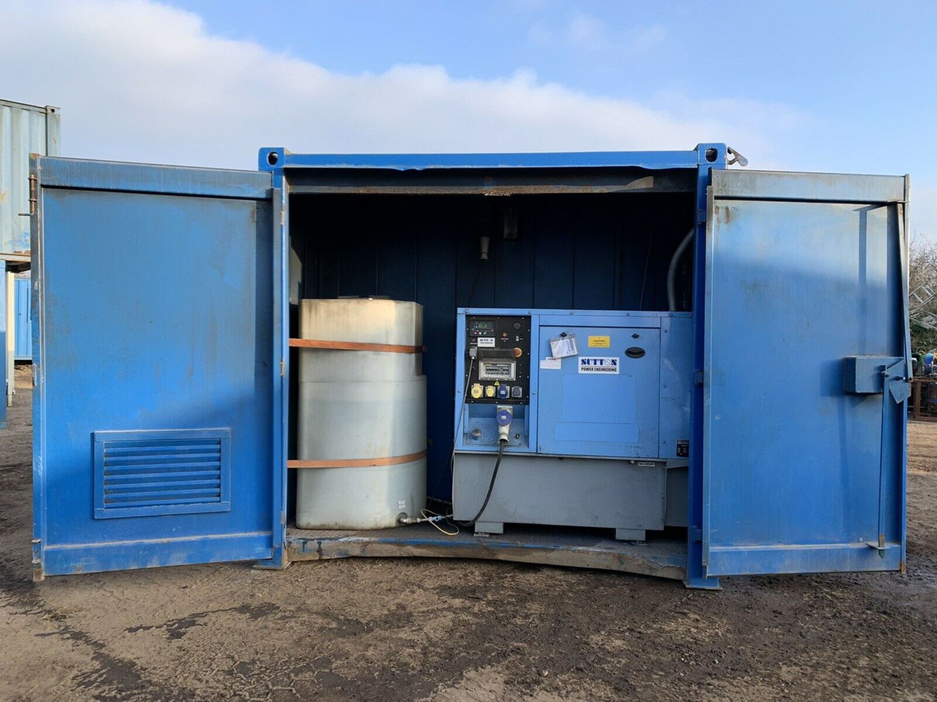 Anti Vandal Steel Portable Welfare Unit Complete With Generator. - Image 4 of 9